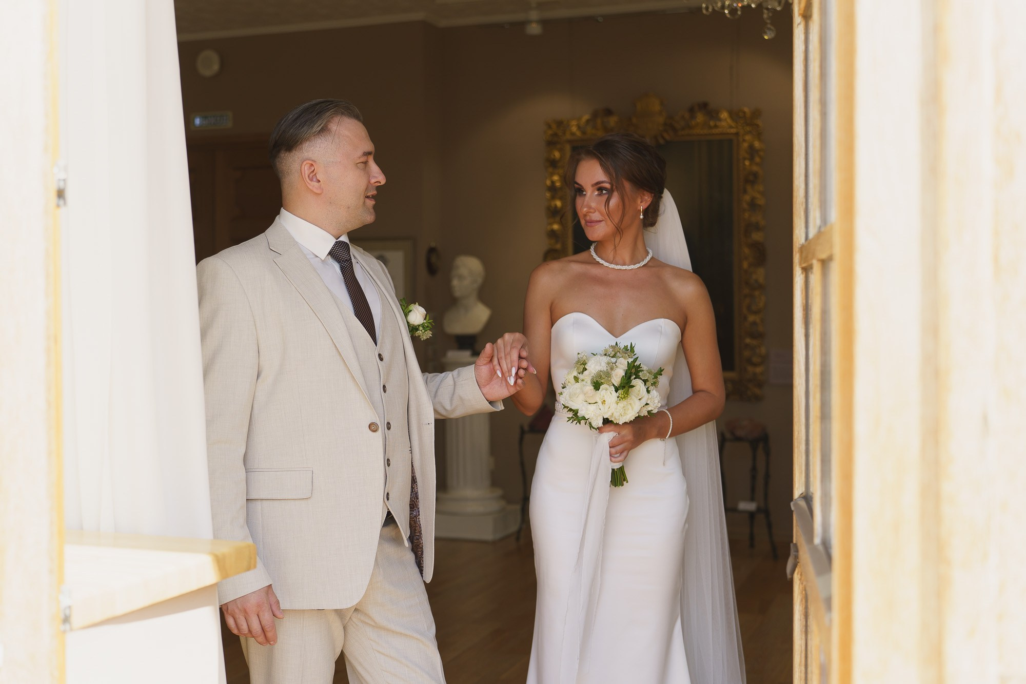 Портреты молодожёнов  — интимная свадебная фотосессия. Фото от Свадебного фотографа в Екатеринбурге Евгения Карася