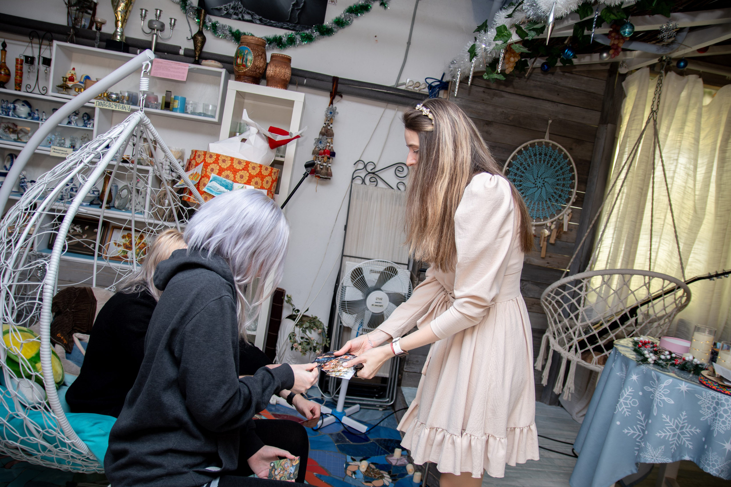 Музыкально-поэтический перфоманс на некорпоративе «Мы больше этой суеты». Репортажный фотограф в Москве Legiodot