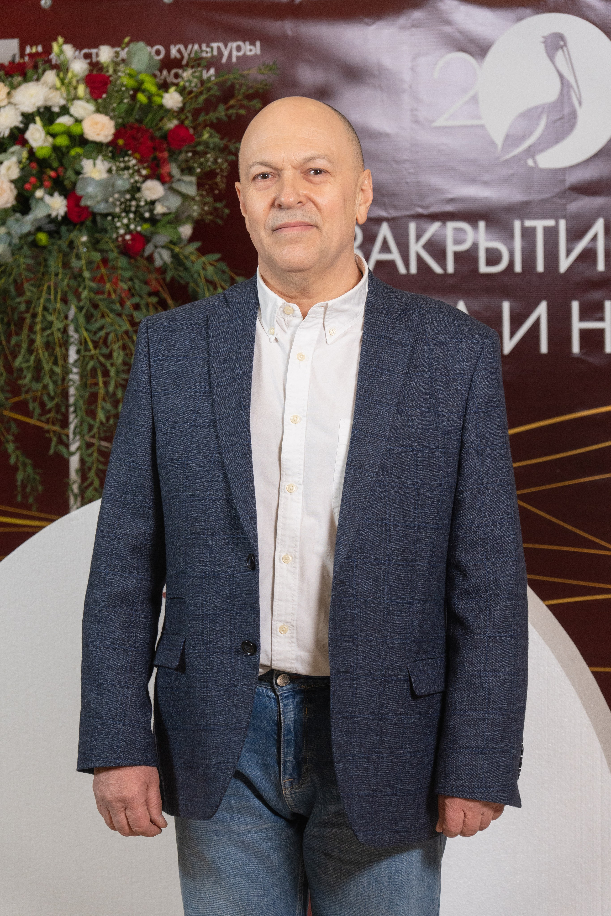 Музыкальный театр. Занимаюсь профессиональной фотографией и живу рядом с Байкалом. Работаю в разных жанрах