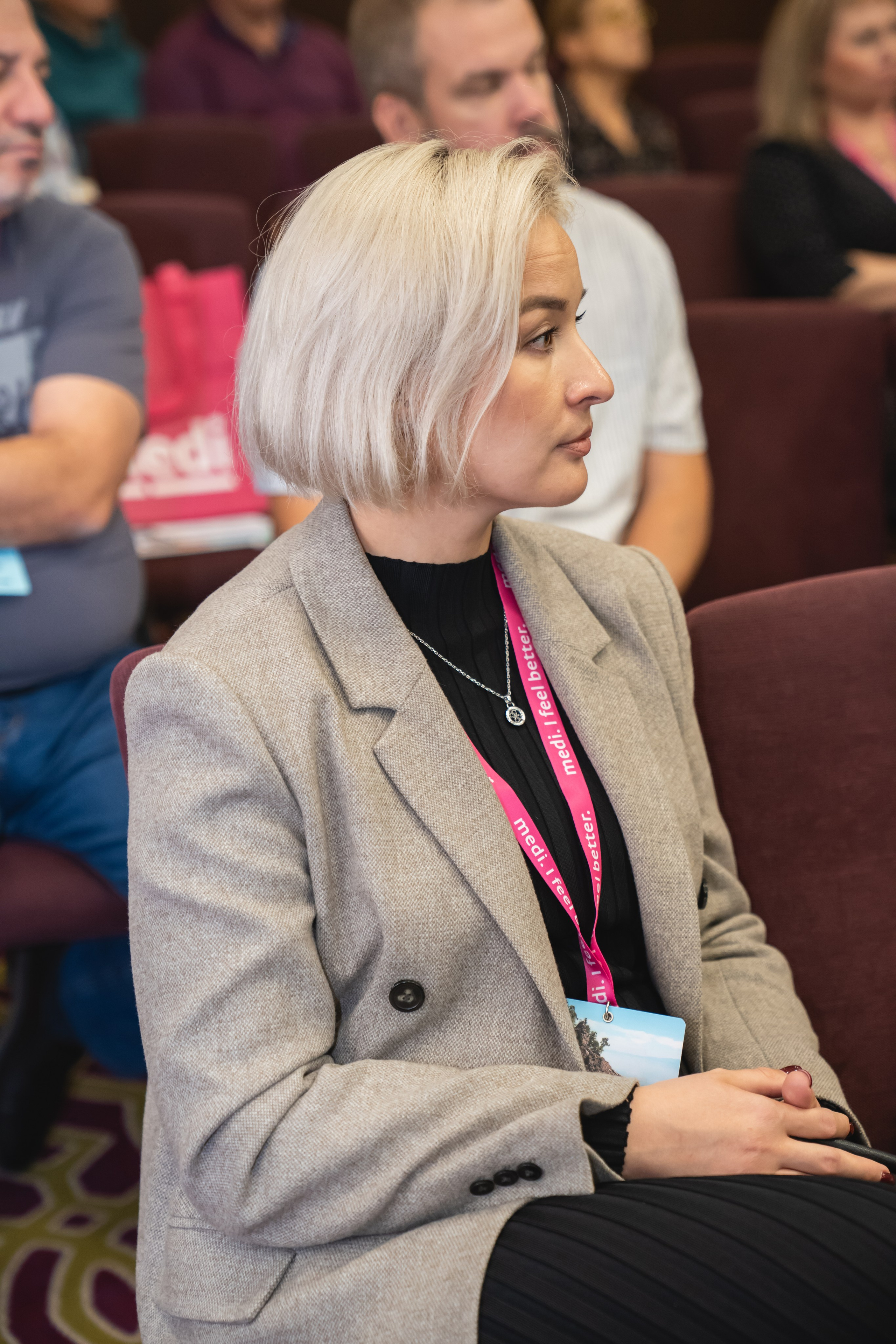 Фотосессия форумов, конференций. Занимаюсь профессиональной фотографией и живу рядом с Байкалом. Работаю в разных жанрах