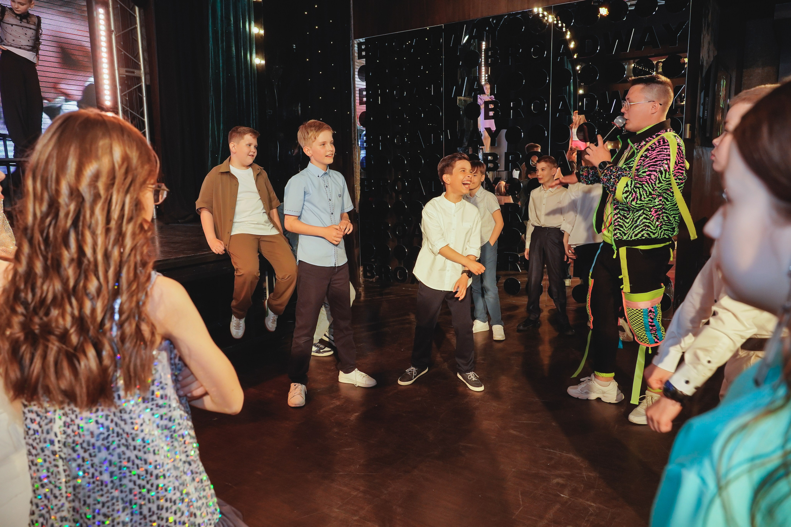 Выпускной. Занимаюсь профессиональной фотографией и живу рядом с Байкалом. Работаю в разных жанрах