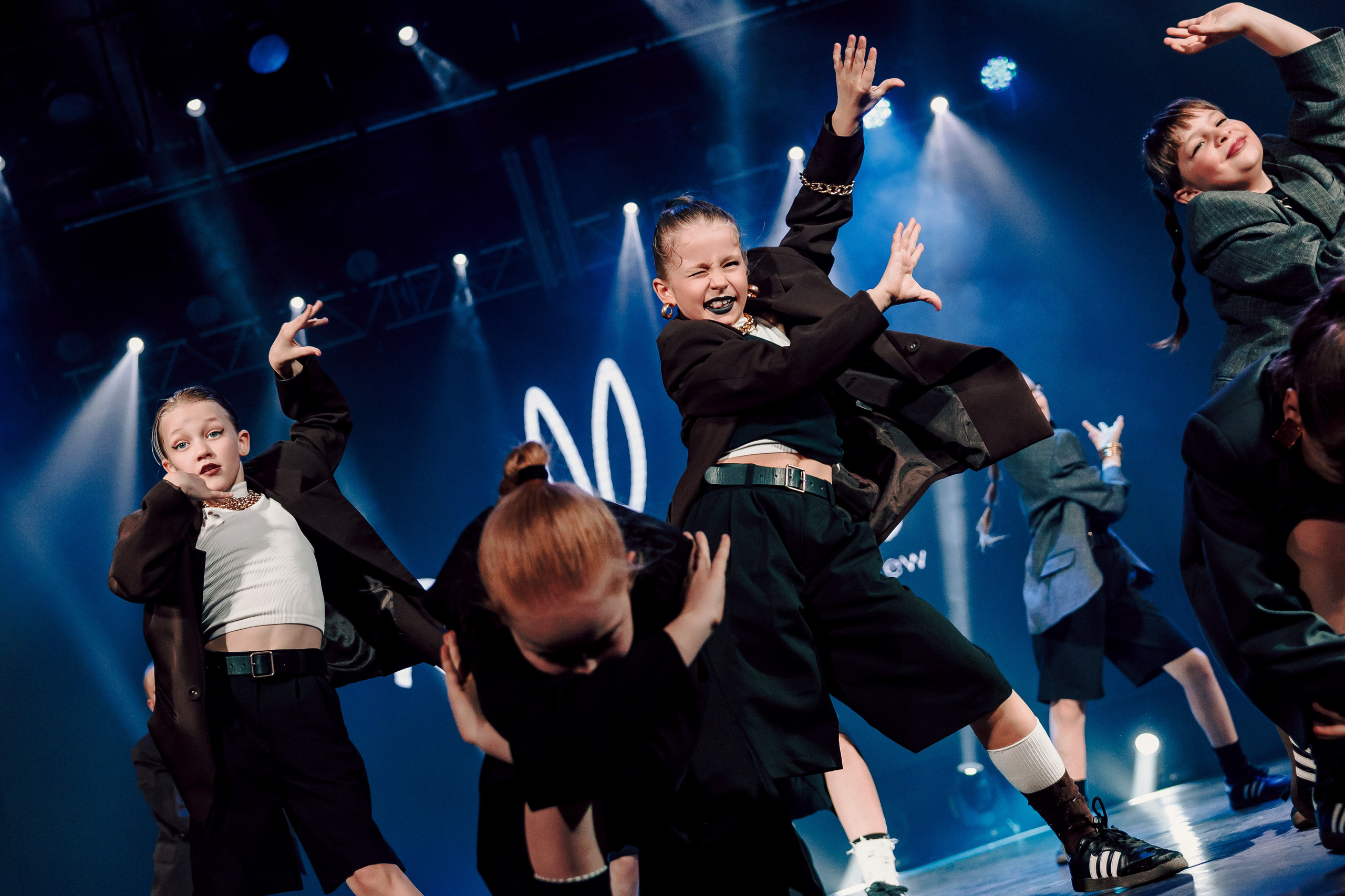 Отчётный концерт танцевальной школы «Red Rabbits» 2025. Лёшка Варзегов — фотограф