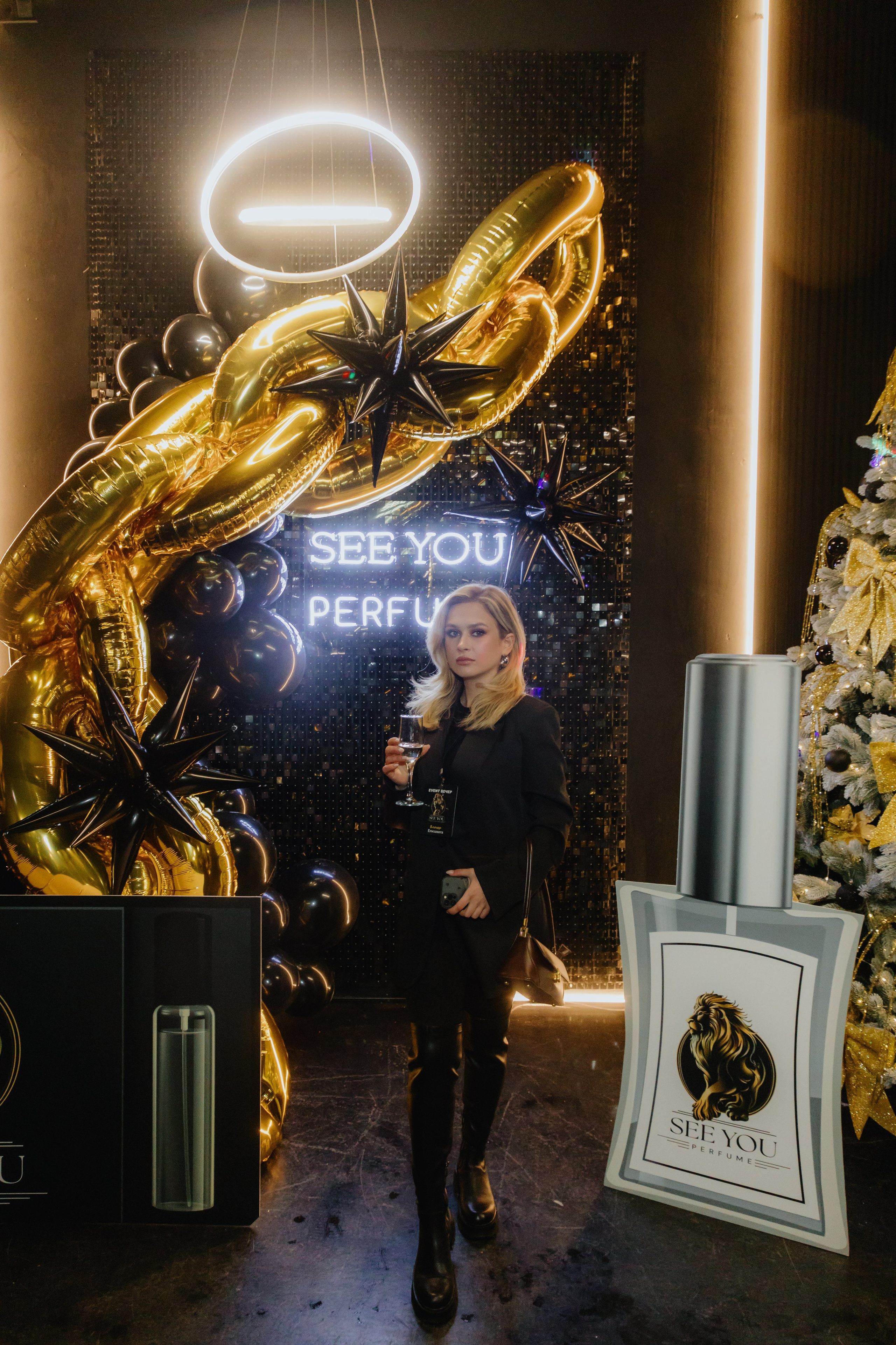 See `You Perfume. Фотограф в Москве и Санкт-Петербурге Дарина