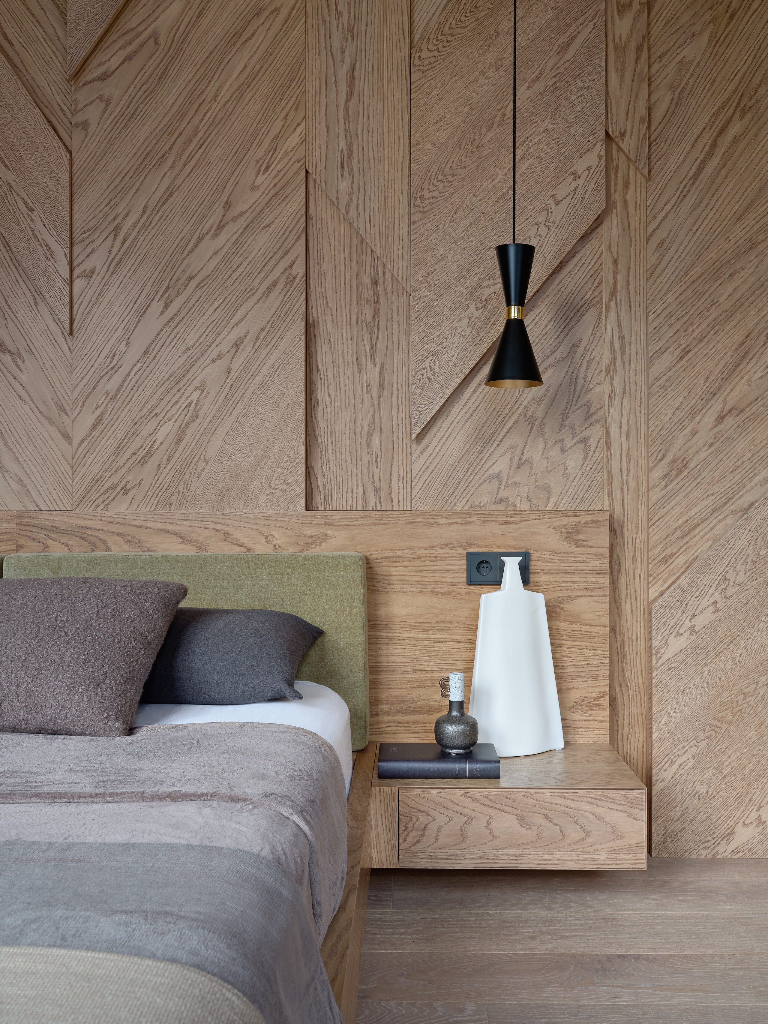 Монохром и деревянные акценты. Фотограф Наталья Вершинина