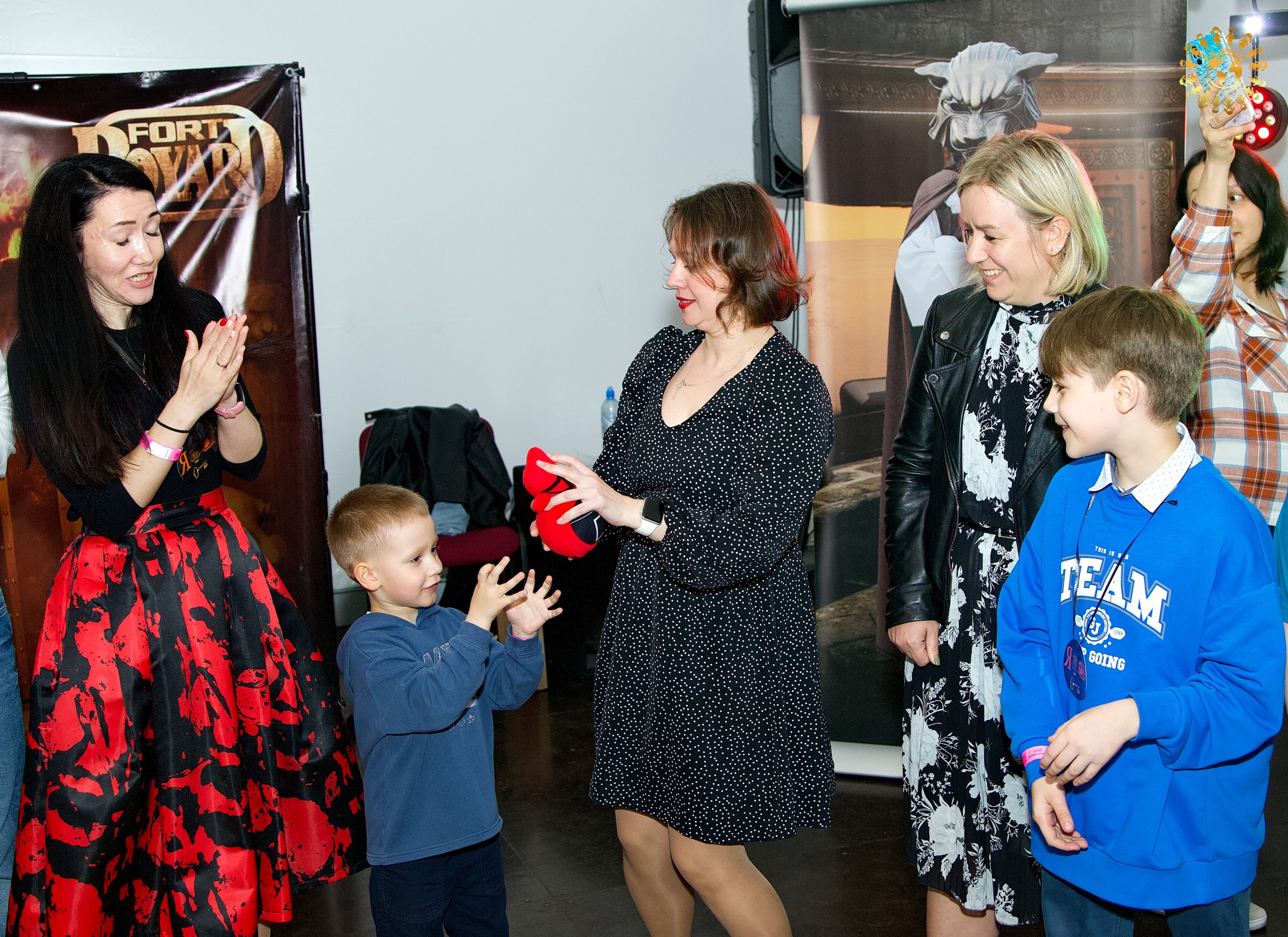 Выпускной 2023 (Школа 1195, 4-й класс). Репортажная съемка в Москве и области. Анималистика