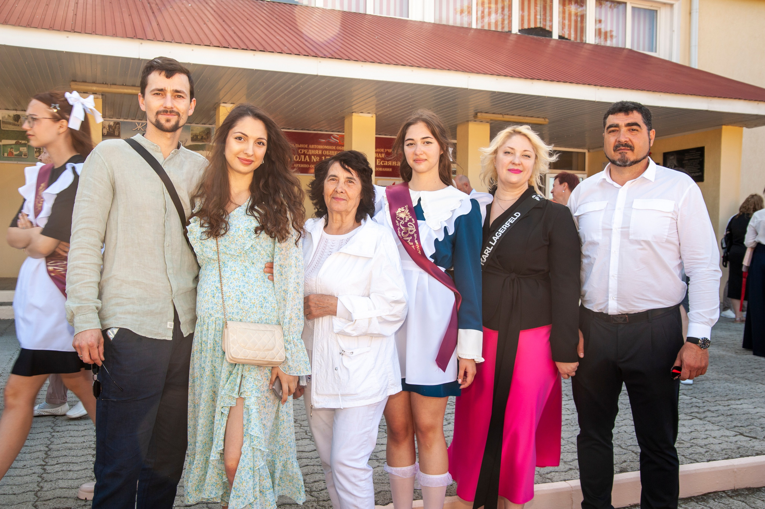 Последний Звонок МАОУ СОШ № 17 им. Эдуарда Есаяна — Архипо-Осиповка. Свадебный и семейный фотограф Денис Лукьянов в Краснодаре, Краснодарском крае и Республике Крым