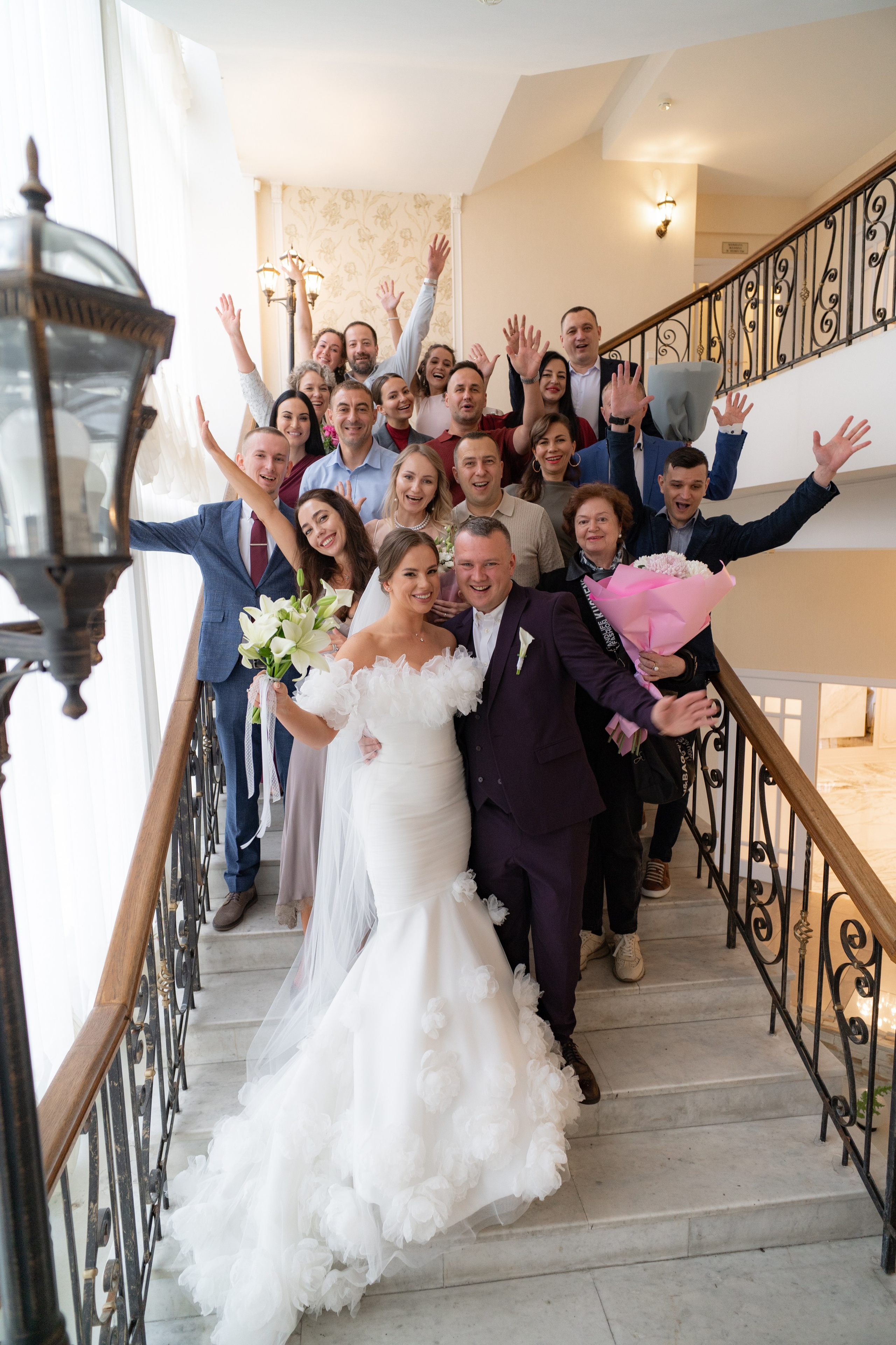 Свадебные фотосессии во дворцах и ЗАГСах Санкт- Петербурга. Свадебный фотограф Александр Невский в Санкт-Петербурге