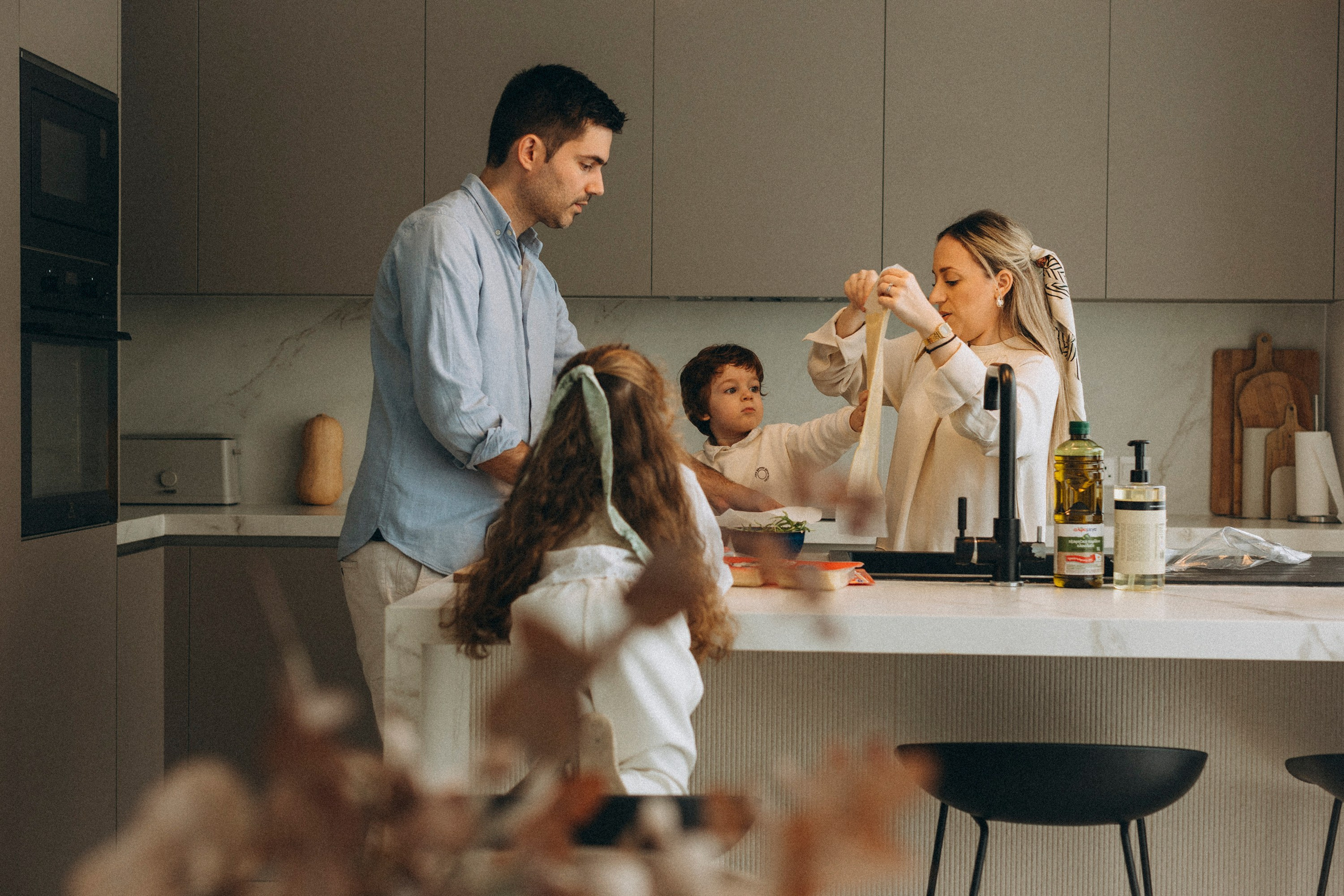 Family day — pizza and kite adventures. Katerina Nord | Wedding and Couple Photographer in Germany and Europe
