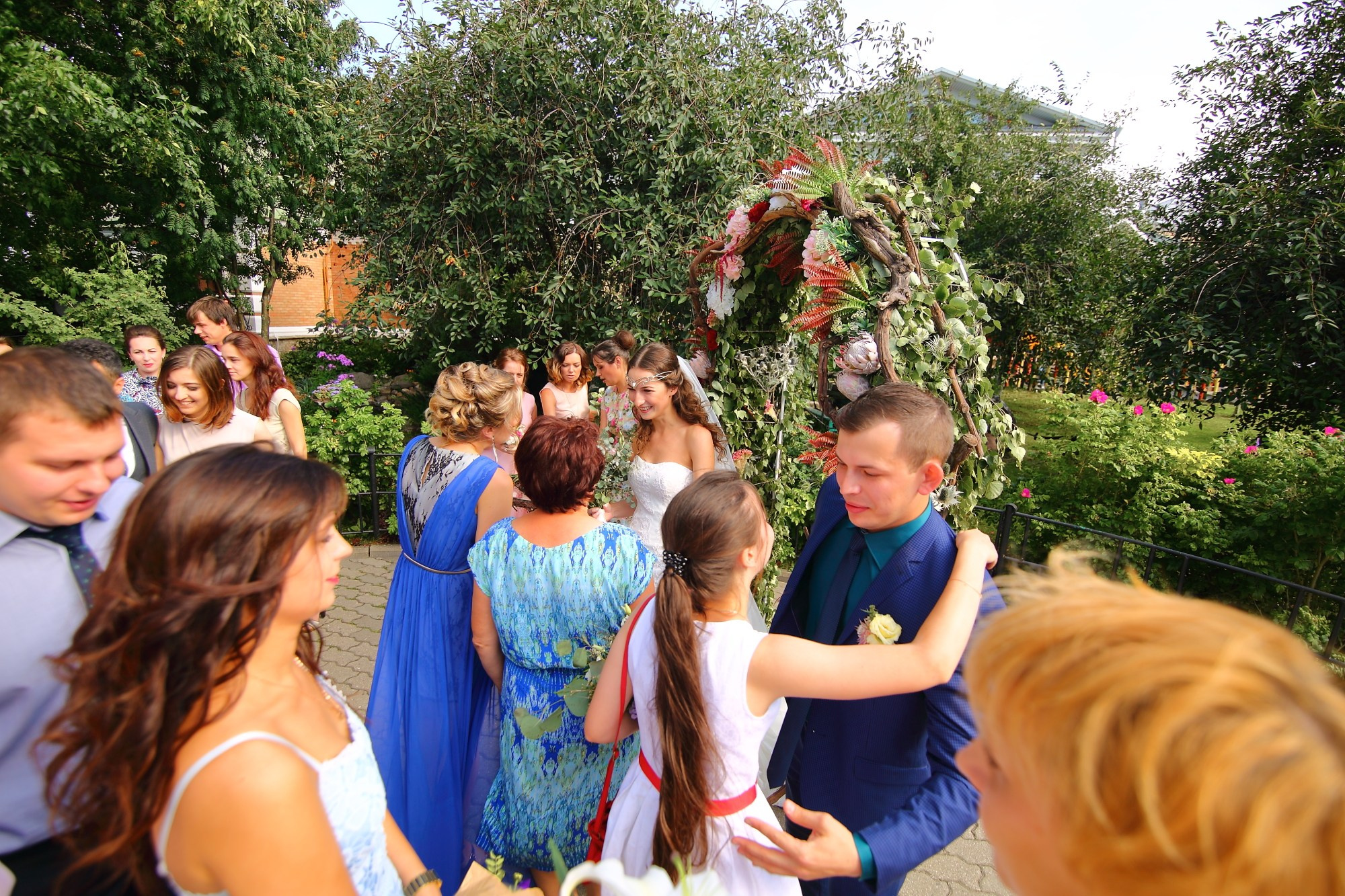 Выездная регистрация в красивом месте в Ярославле. Свадебный и репортажный фотограф в Ярославле и Санкт-Петербурге Роман Микрюков