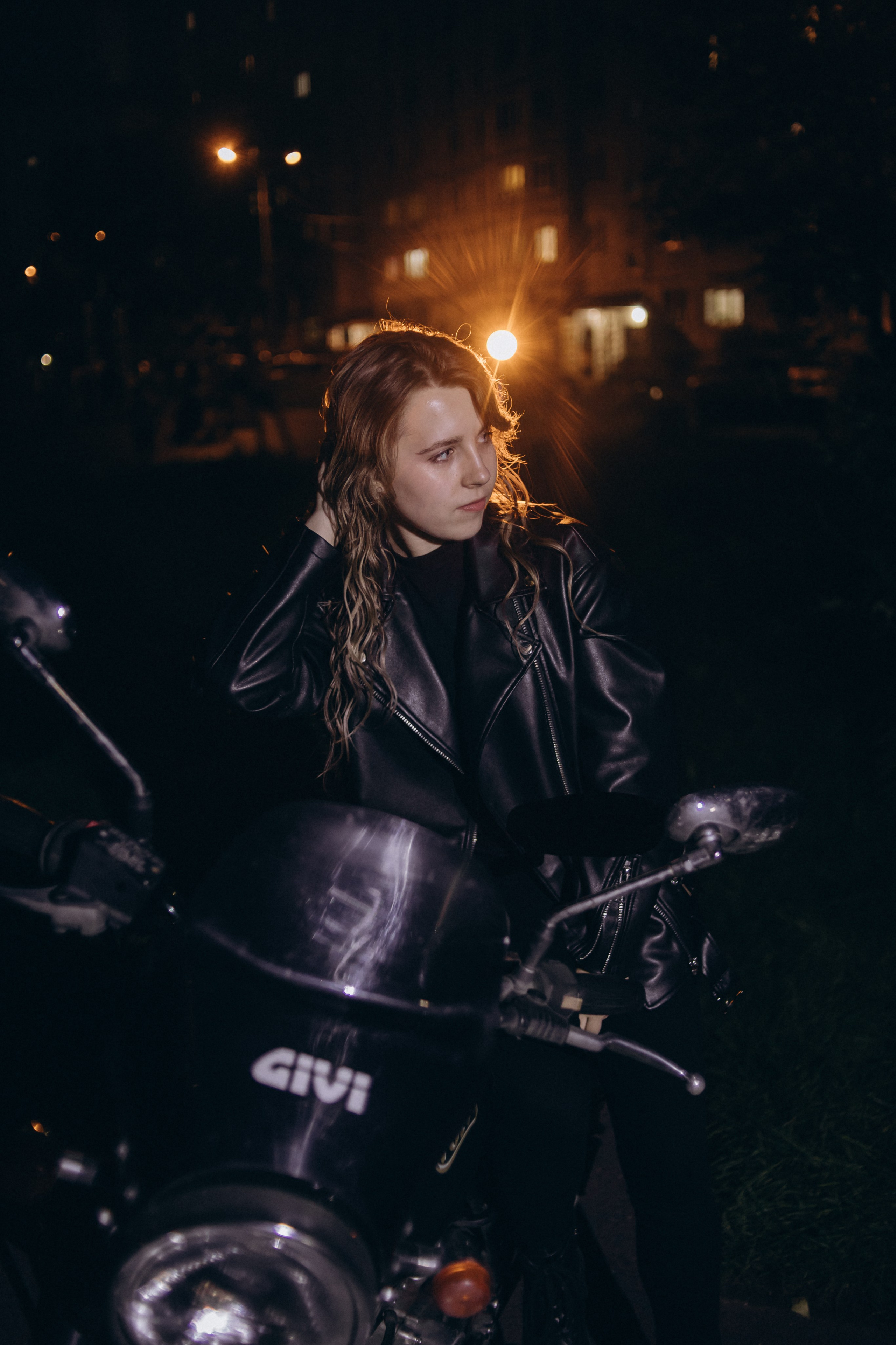 Ангелина и Даниил. Фото на мотоцикле. Фотограф Регина Крикунова г. Красноярск