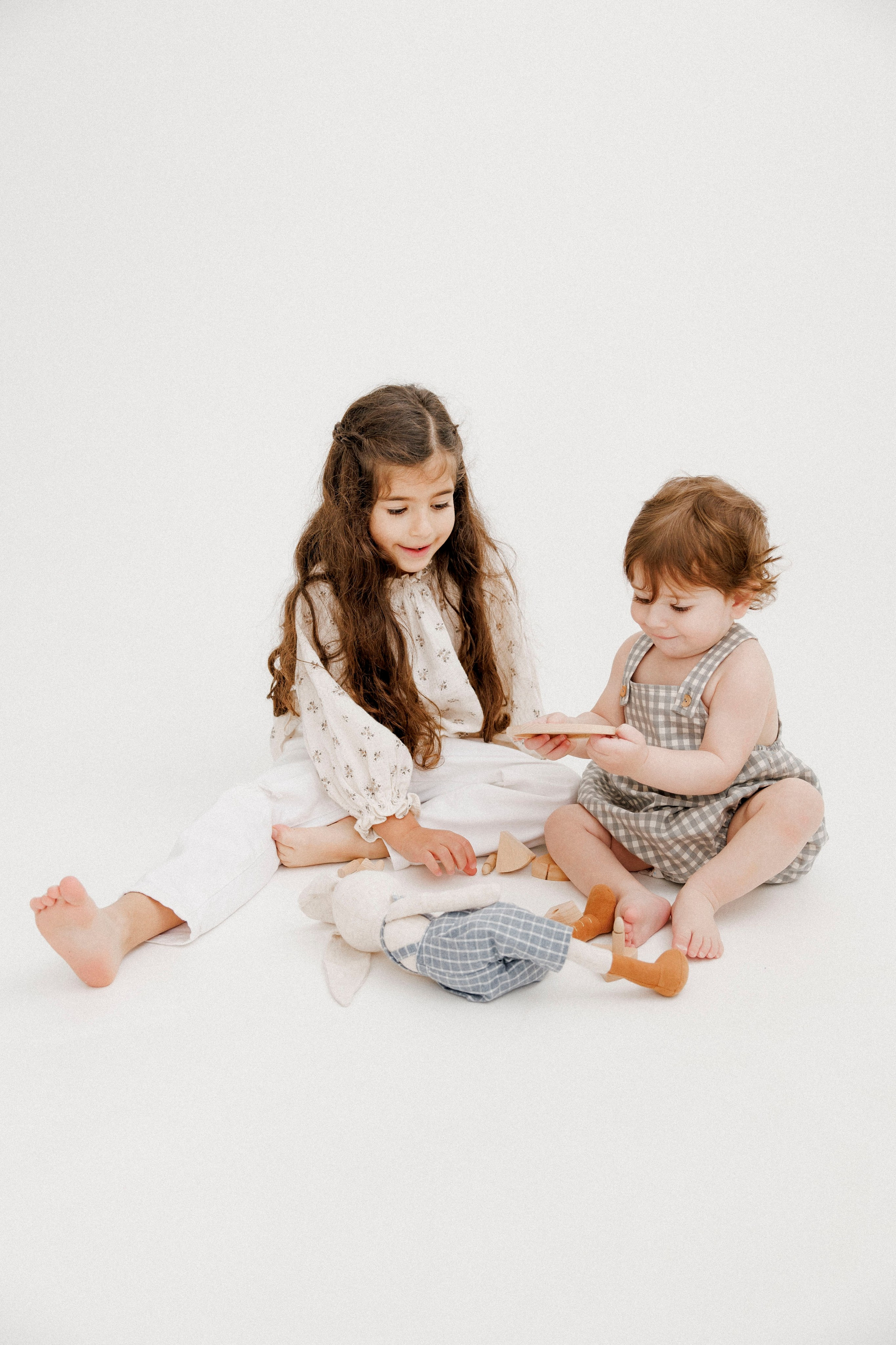 One year inside the White studio. Wedding and family photographer