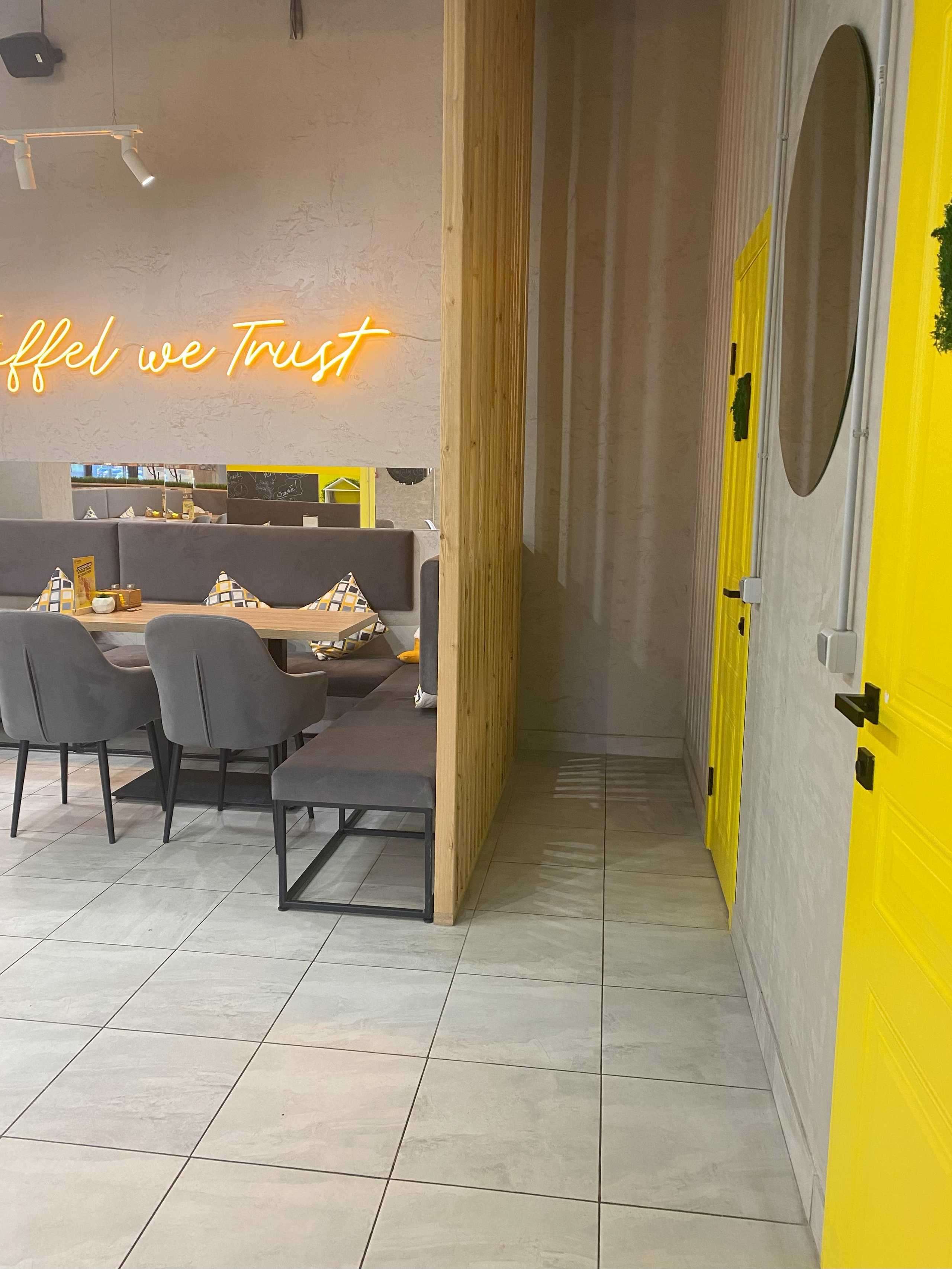 Кафе «Vaffel» г. Калининград (сеть по России). Батракова Наталья дизайнер интерьеров Санкт-Петербург Москва Архангель