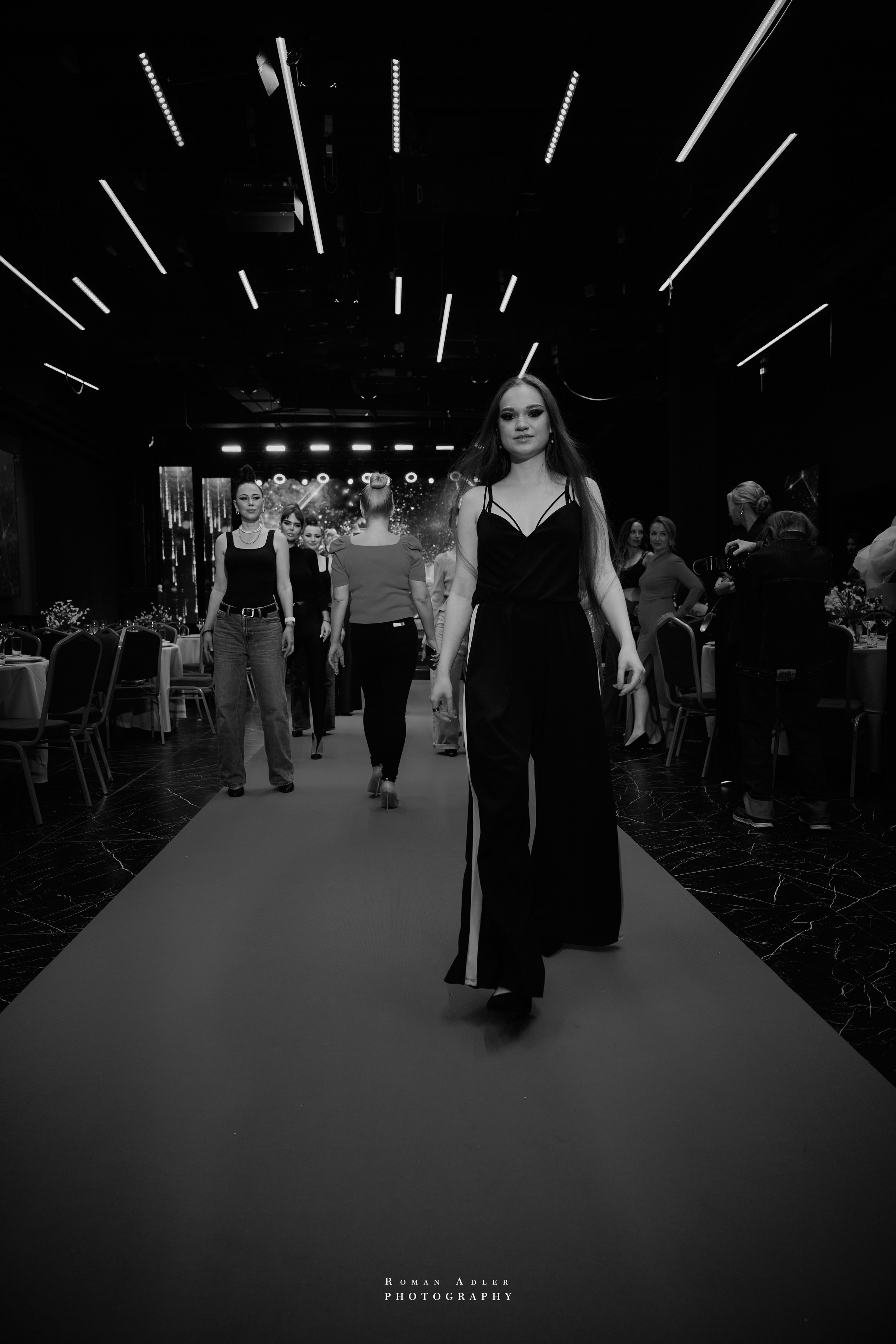 Бэкстейдж подготовки шоу Андрея Вишневского. Photographer Roman Adler