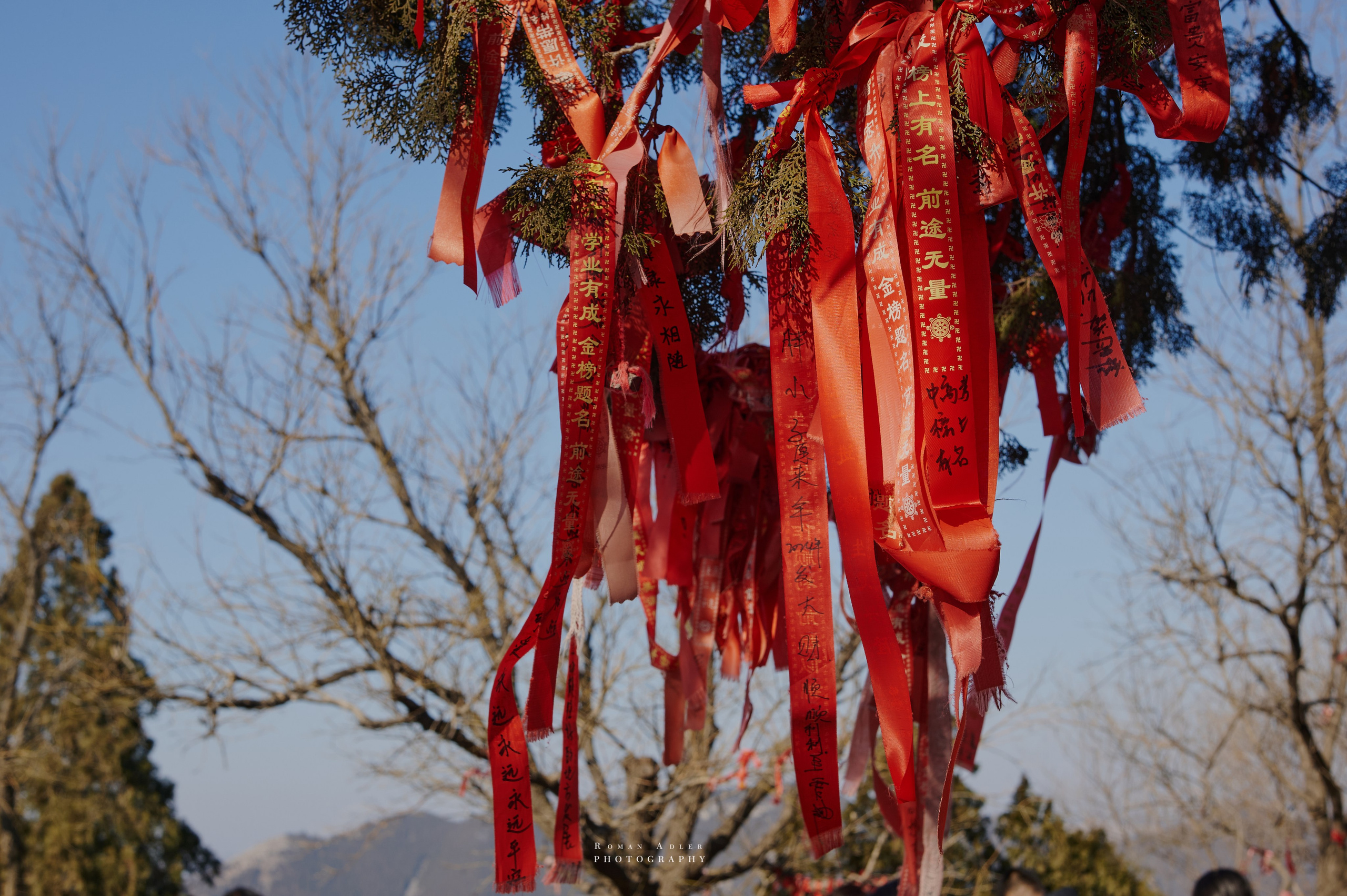 Рассвет на храмовой горе Юнмень. Цинчжоу. Фотограф Роман Адлер