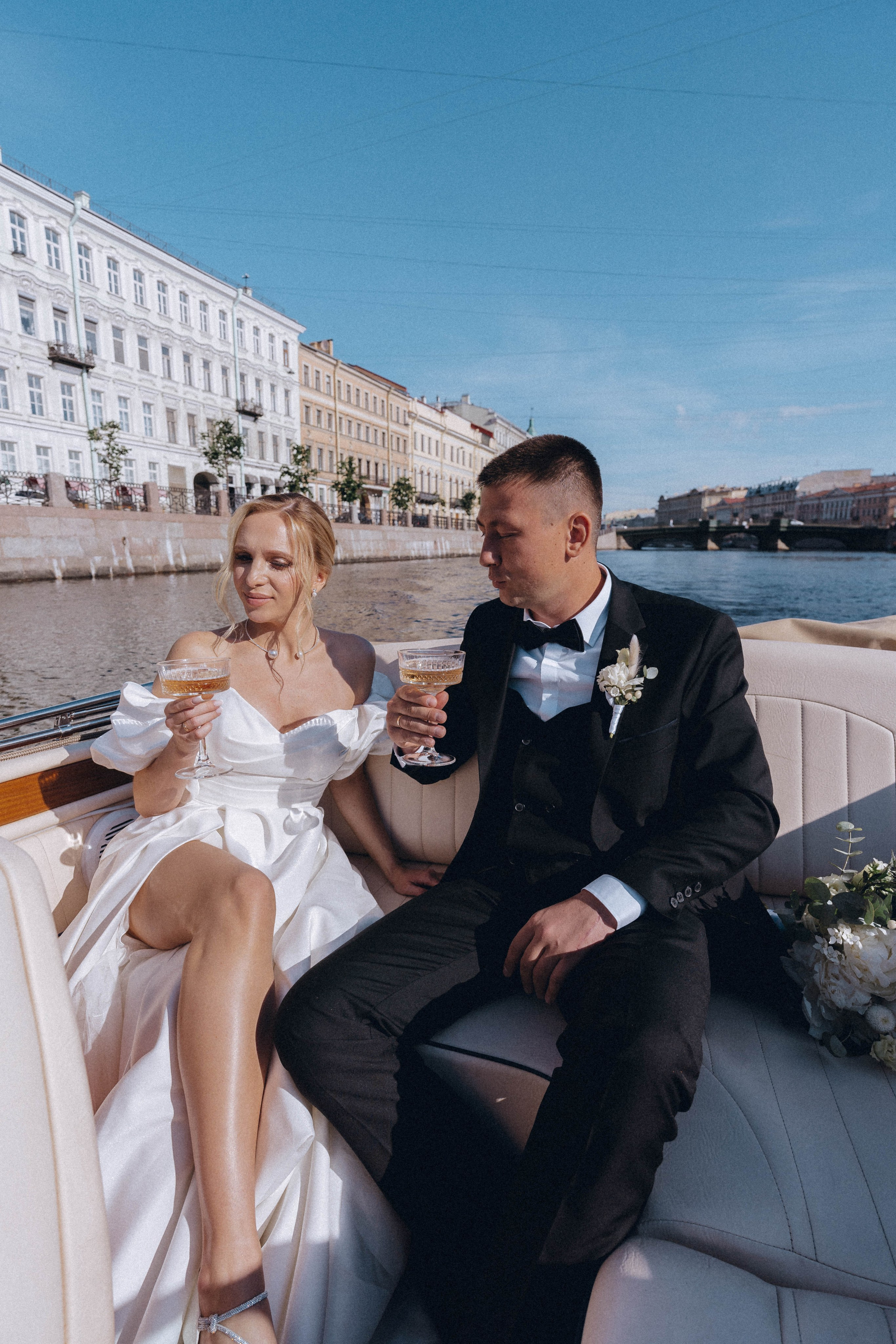 СВАДЕНБНАЯ СЬЕМКА НА КАТЕРЕ ПО КАНАЛАМ САНКТ-ПЕТЕРБУРГА И В АКВАТОРИИ НЕВЫ. Профессиональный фотограф, Санкт-Петербург — Виктория Богомолова