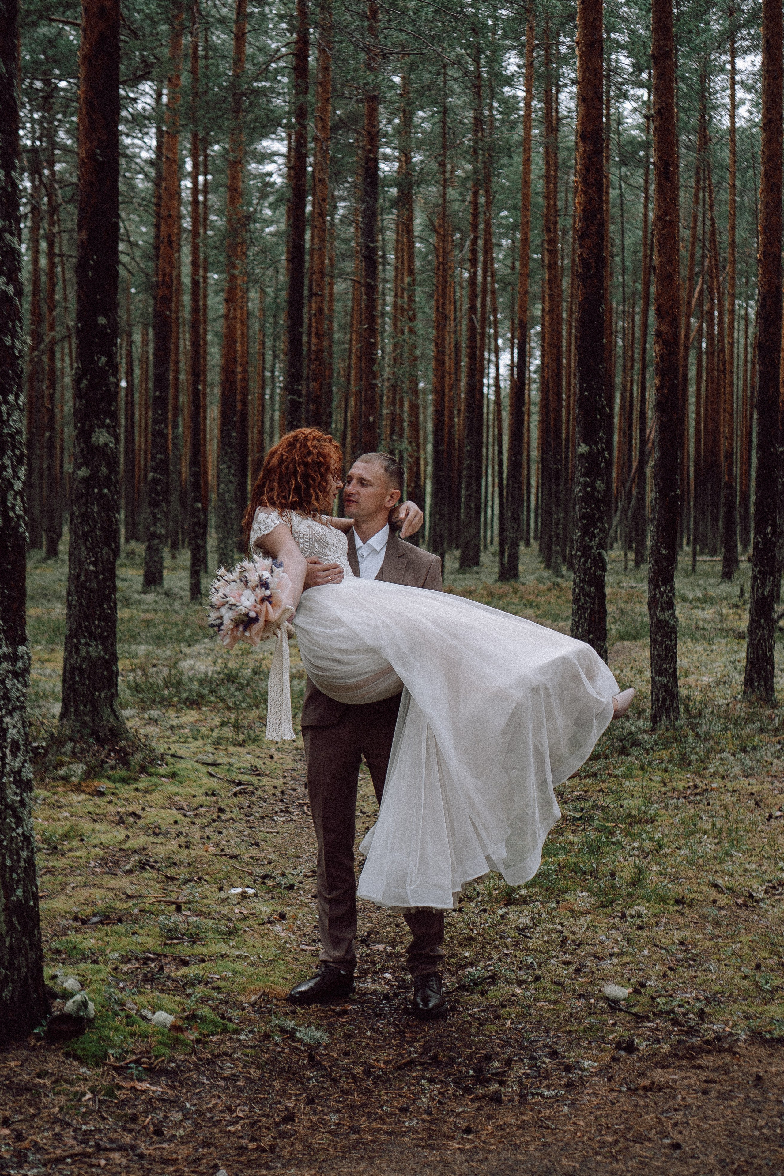 СВАДЕБНАЯ ФОТОСЕССИИЯ ПАРЫ В ГОРОДЕ ПРИОЗЕРСК В СОСНОВОМ ЛЕСУ И С ПИКАПОМ. Профессиональный фотограф, Санкт-Петербург — Виктория Богомолова