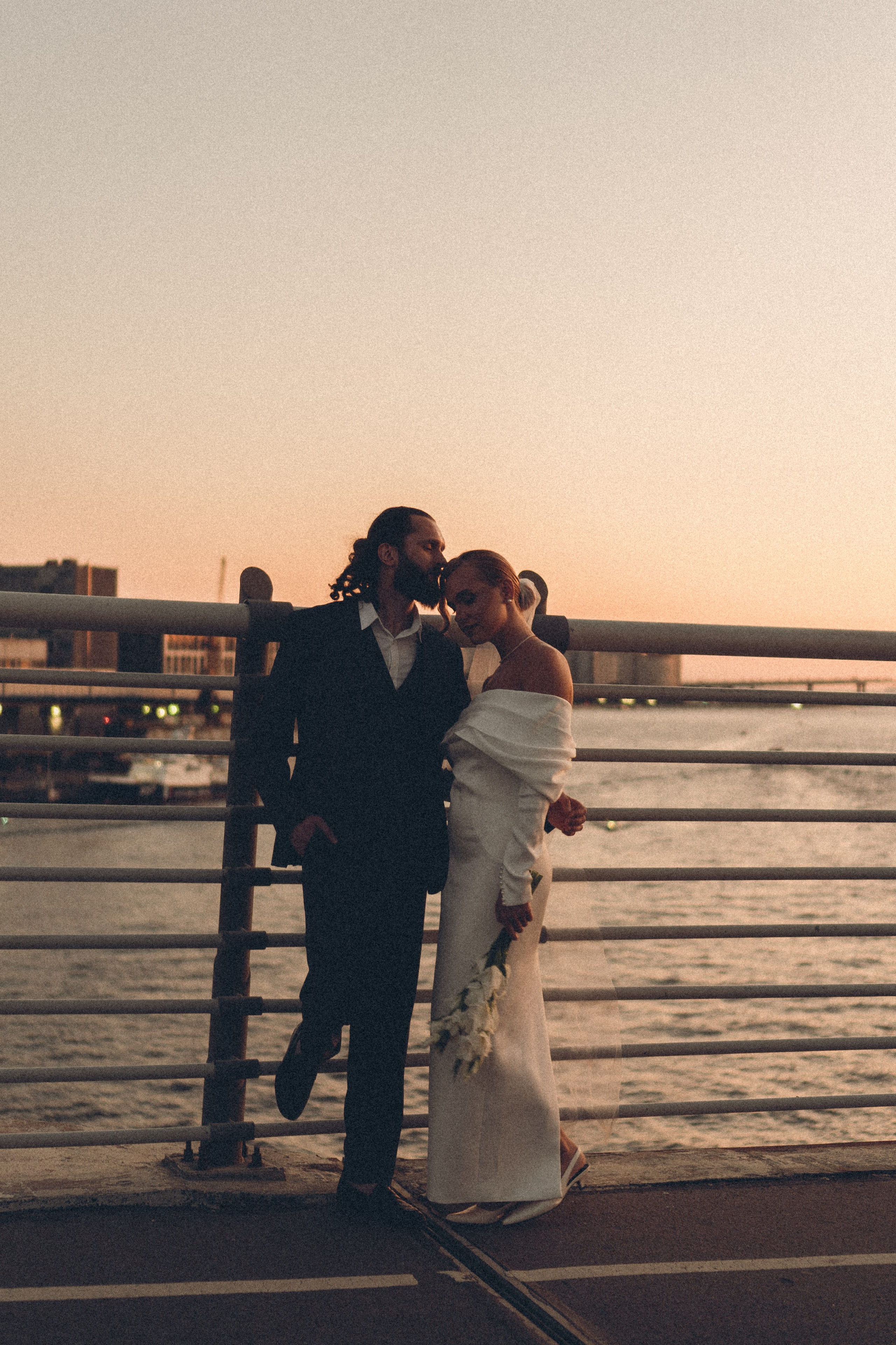 СВАДЕБНАЯ СЬЕМКА ВОЗЛЕ МСОТА БЕТАНКУРА НА КАБРИОЛЕТЕ. Профессиональный фотограф, Санкт-Петербург — Виктория Богомолова