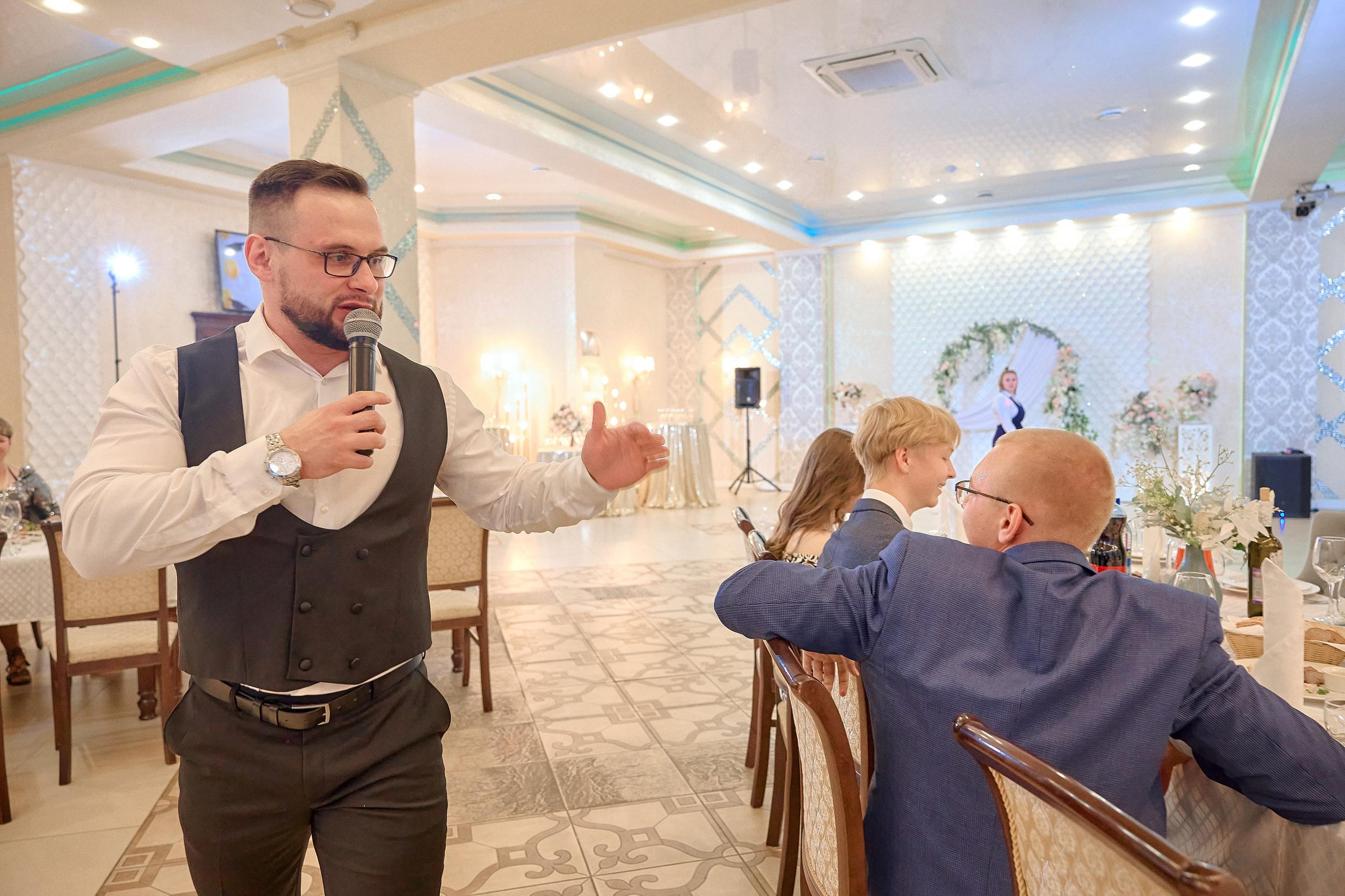 Портфолио репортажной фотосъёмки: Выпускной в ресторане «Император». Фотограф Яковлев Роман — Красноярск