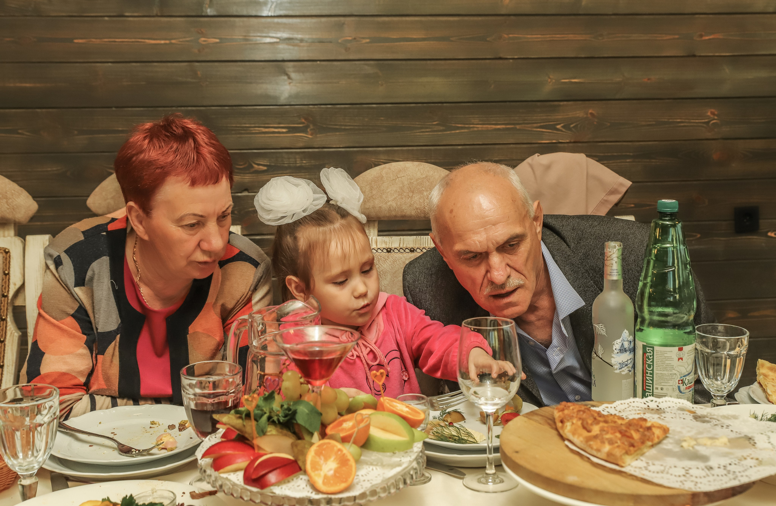 Репортаж торжества в ресторане. Семейный свадебный интерьерный фотограф Тверь Санкт- Марина Свистунова