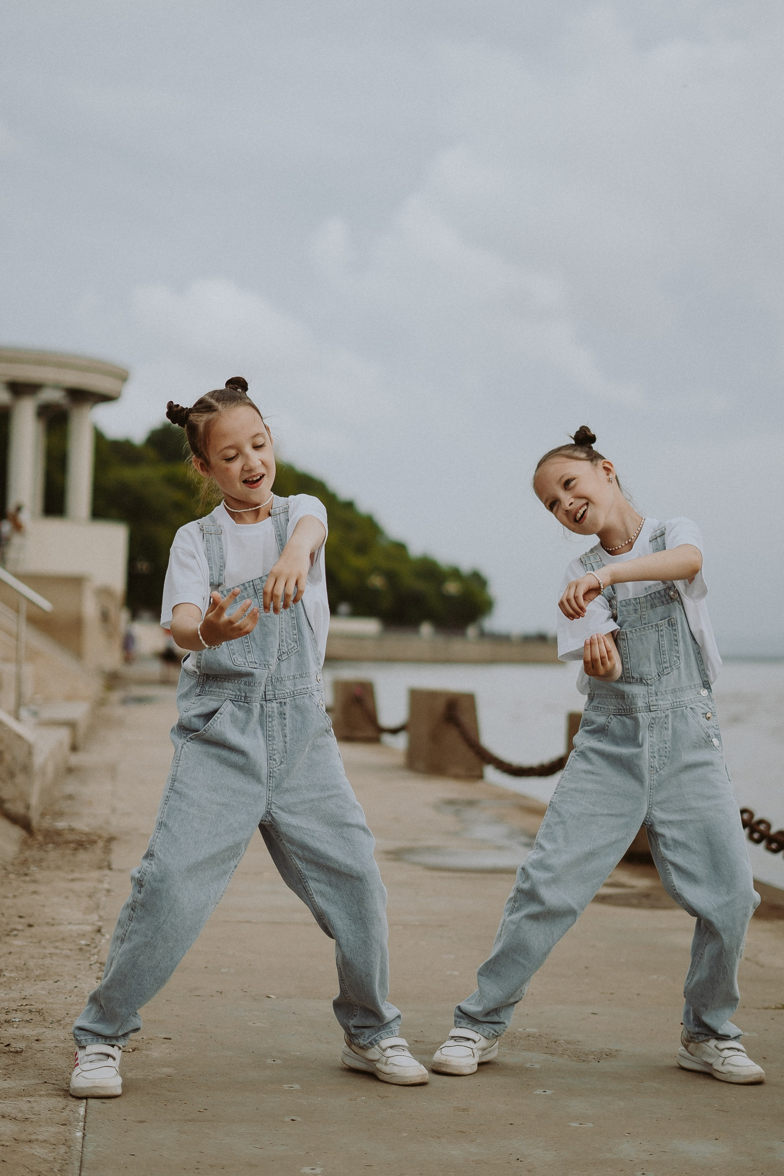 Летняя фотосессия близняшек. Фотограф сахалин