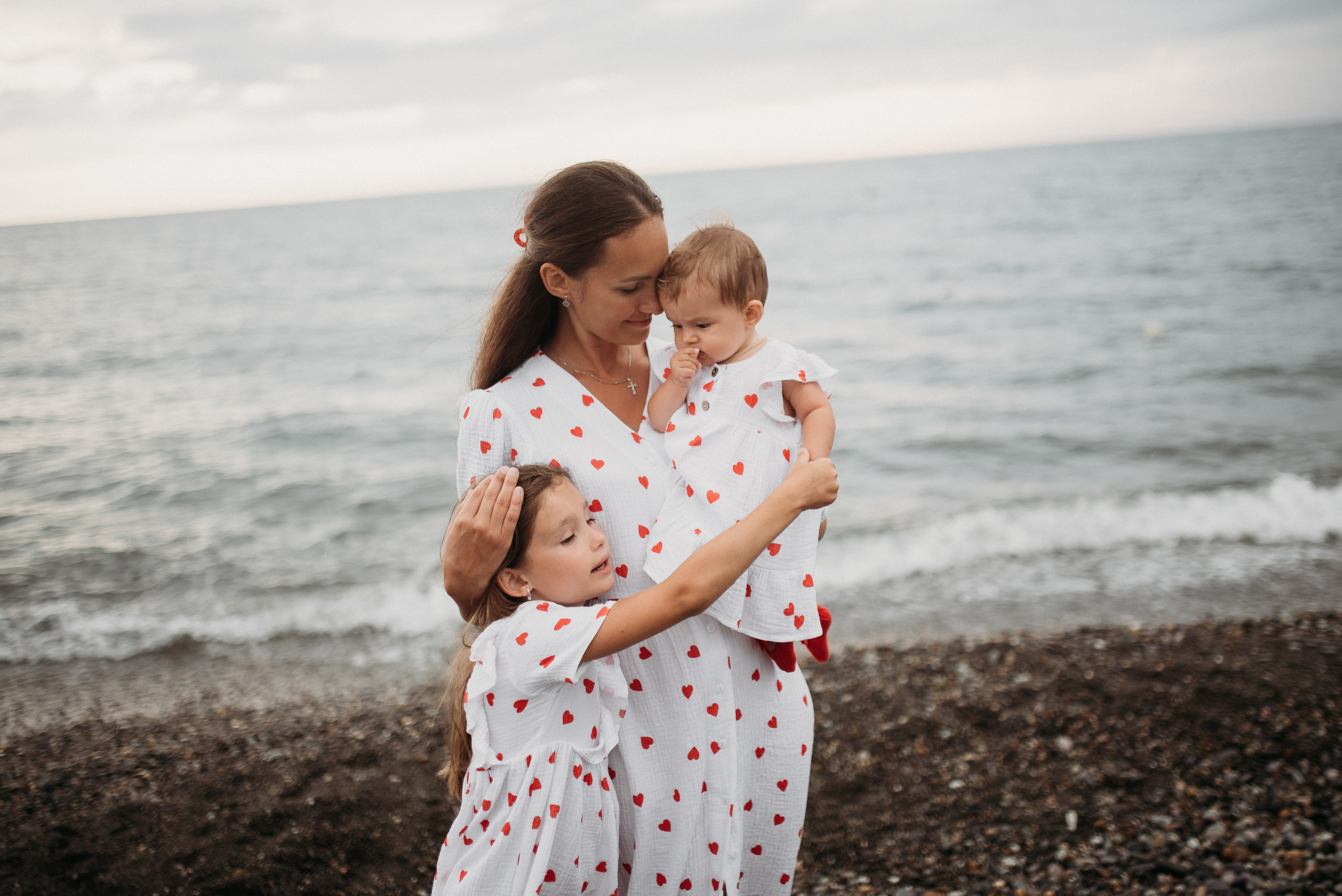 Семейная морская фотосессия на берегу Сочи. Фотограф в Сочи — Маргарита Поганова