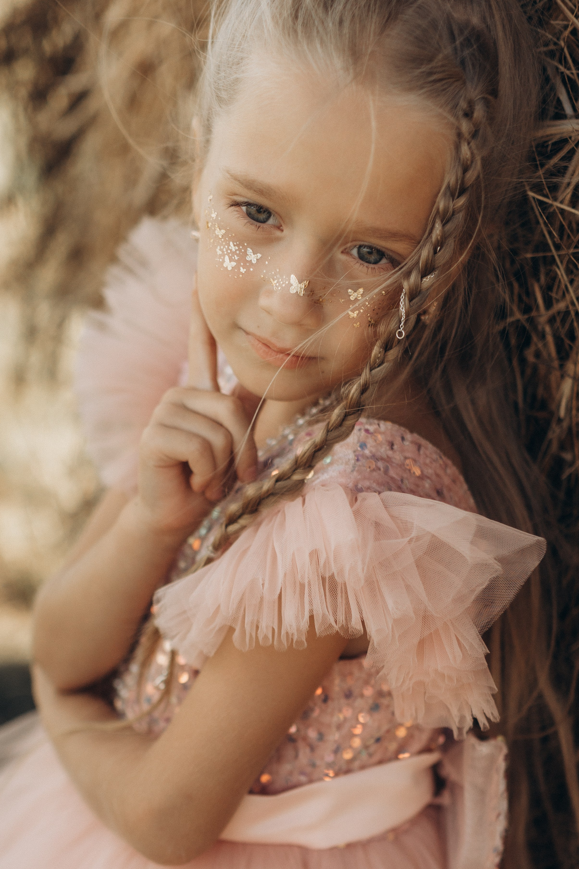 Вика и Миша на сене. Семейный фотограф lifestyle в Новосибирске Елена Шпилевая