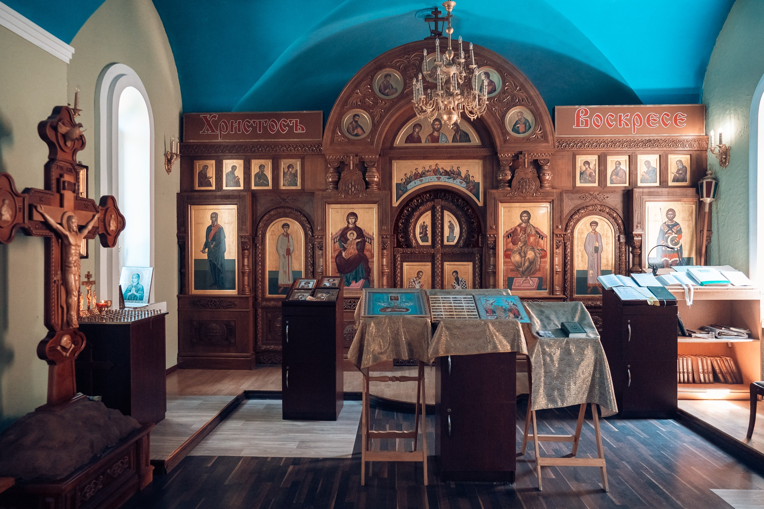 Крещение в храме святого Феодора Ушакова Севастополь. Фотограф церковных Таинств Луганск