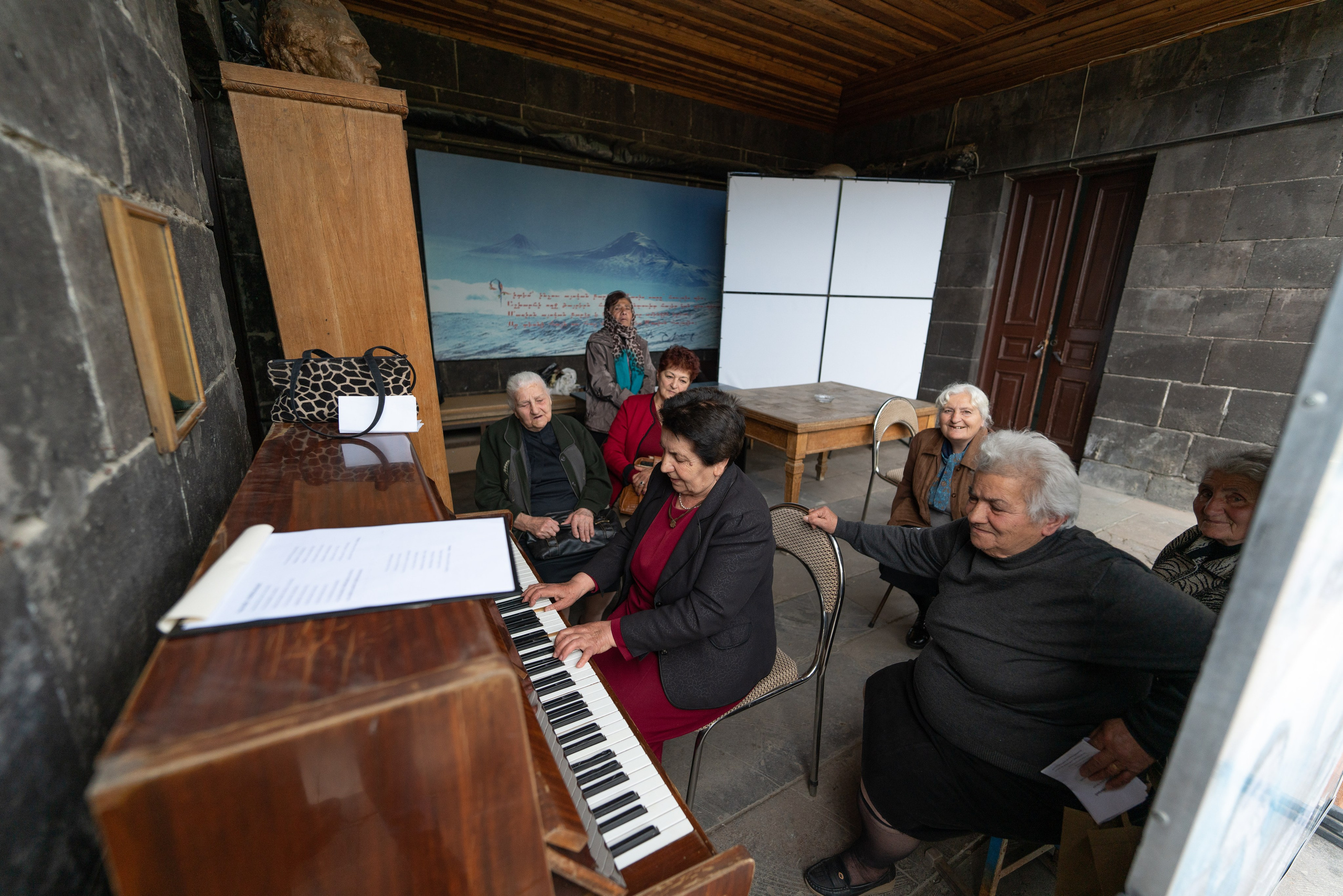 ПОРТРЕТЫ. ПОБУДЬ ЗДЕСЬ И ЦЕЛЕЕ БУДЕТ ЭТОТ МИР