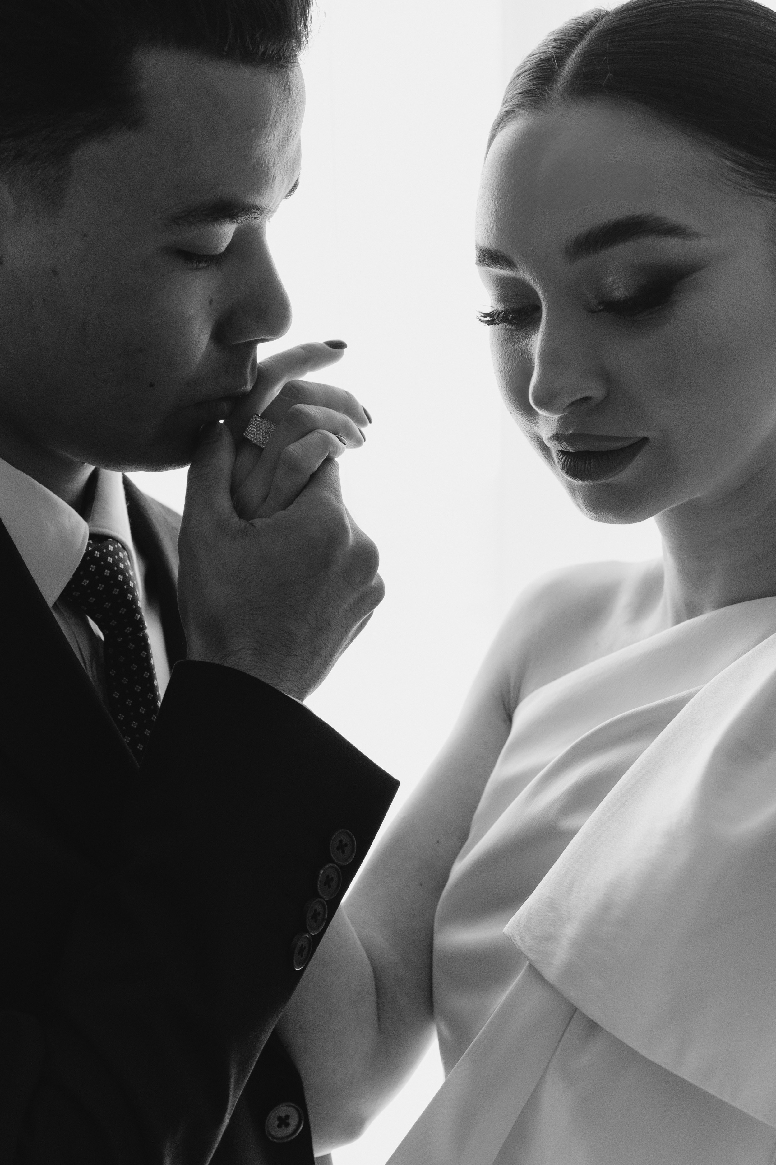 В зеленом саду. Shakhmanoff.kz