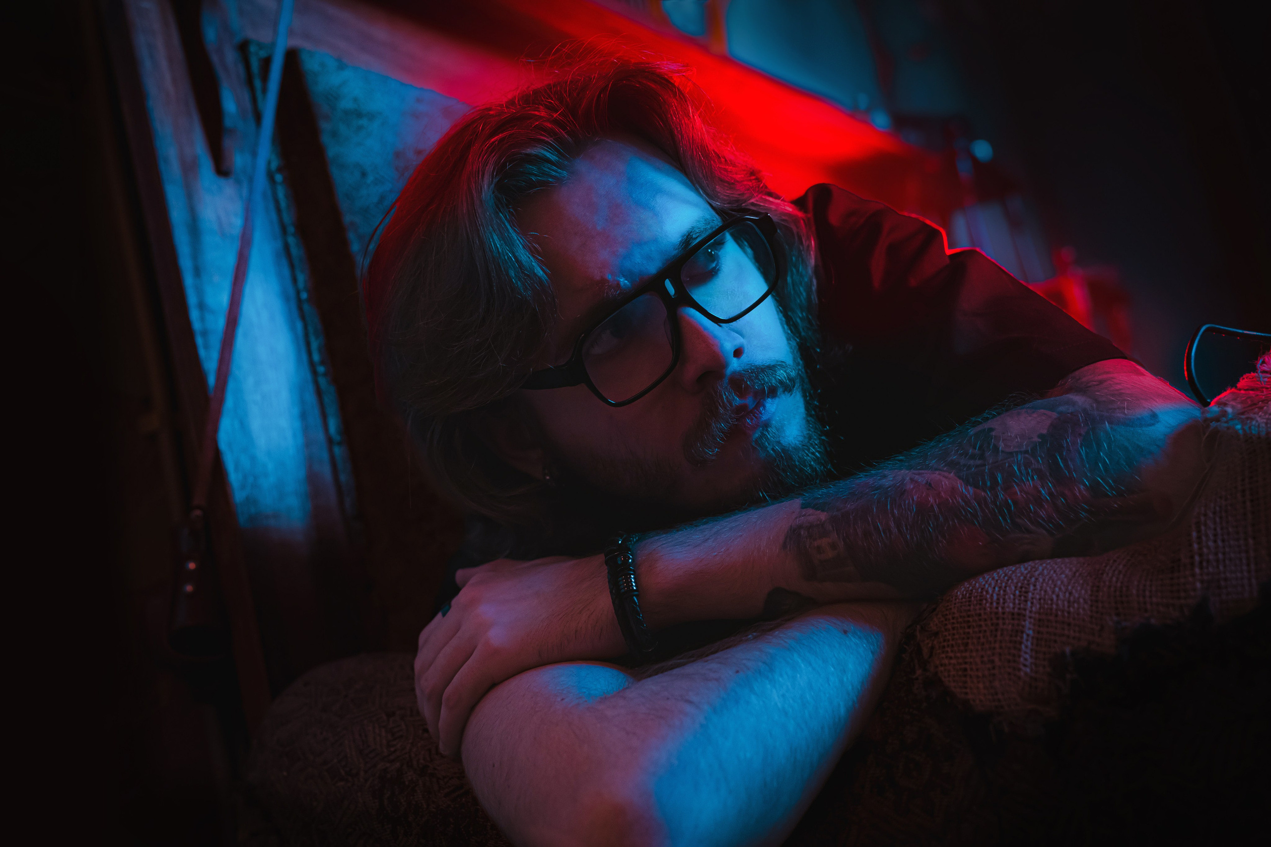 Мрак в неоновых лучах. Репортажный фотограф Анастасия Рубцова