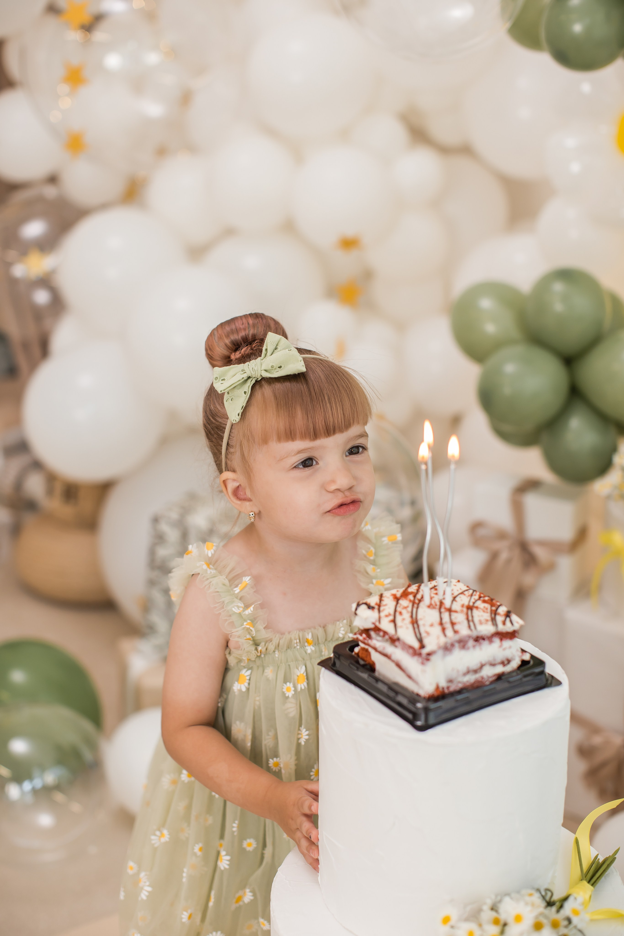 Оформление от 1 года до 4 лет. (Цвет шаров на выбор). Детский семейный фотограф на первый годик город Новосибирск Дымова Светлана пакеты всё включено 1-3 года