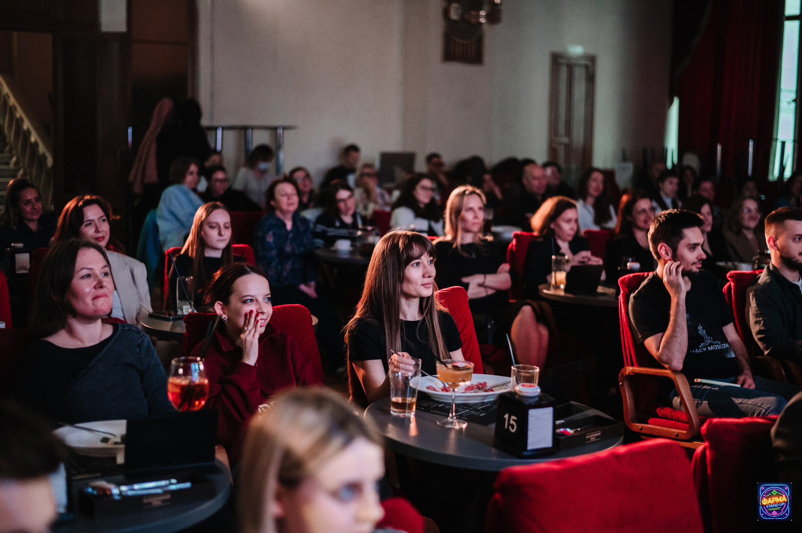 StandUp в GlavStandup Hall. Алена Братчук репортажный фотограф