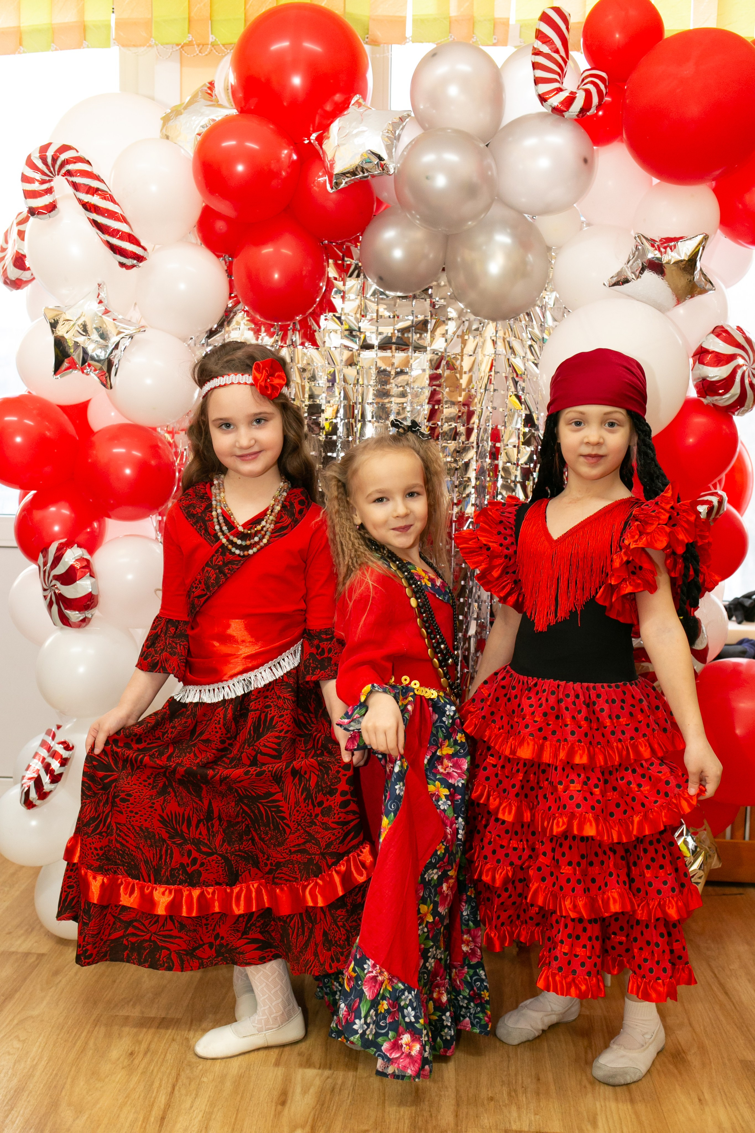 Выпускные и Утренники. Фотограф новорожденных и семейный фотограф НСО г. Бердск Марина Львова