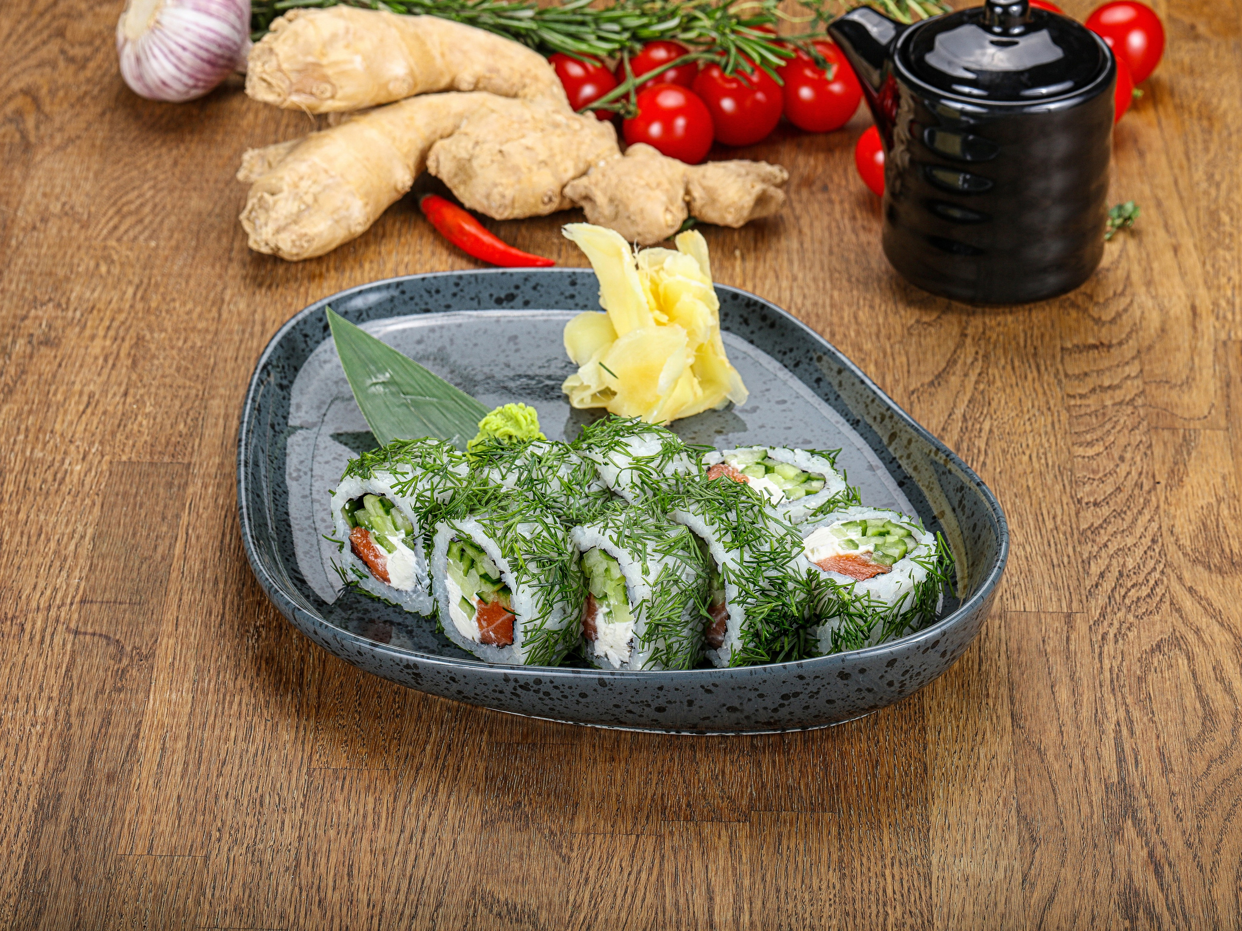 Фотосъемка суши и роллов. Заказ по тел.: +7 (906) 006-90-22. Фуд-фотограф Андрей Старостин — съемка еды в Москве. 9000 руб. в час