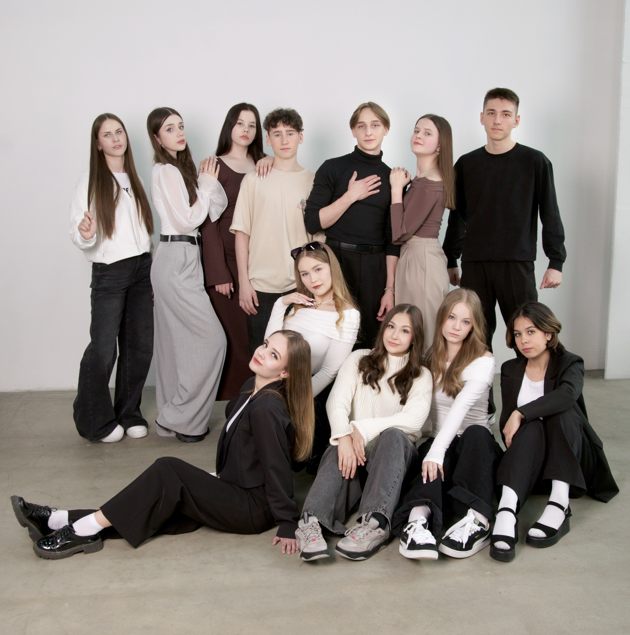 Студийная фотосессия выпускников 9,11 классов в Иркутске