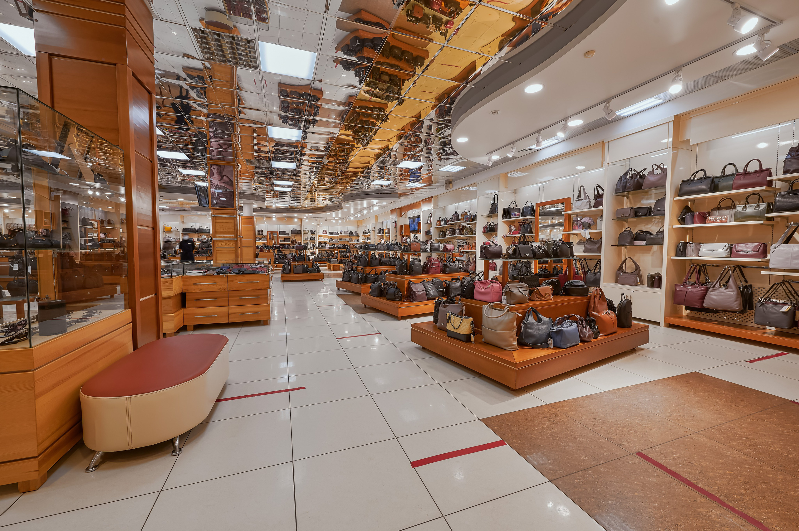 Портфолио по интерьерной и экстерьерной фотосъёмки: Мир Сумок — Правый берег. Фотограф Яковлев Роман — Красноярск