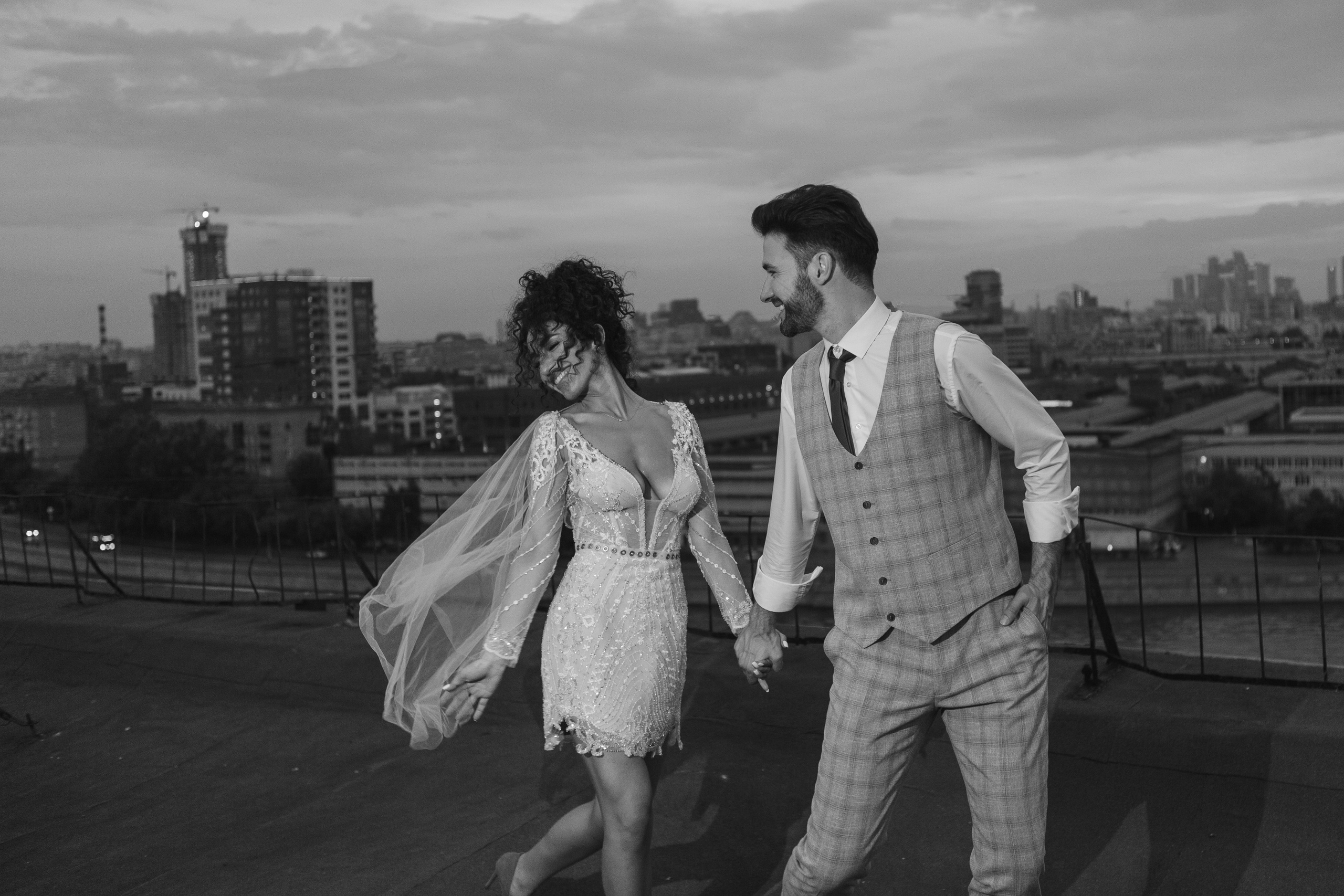 Свадебная фотосессия на крыше высотки