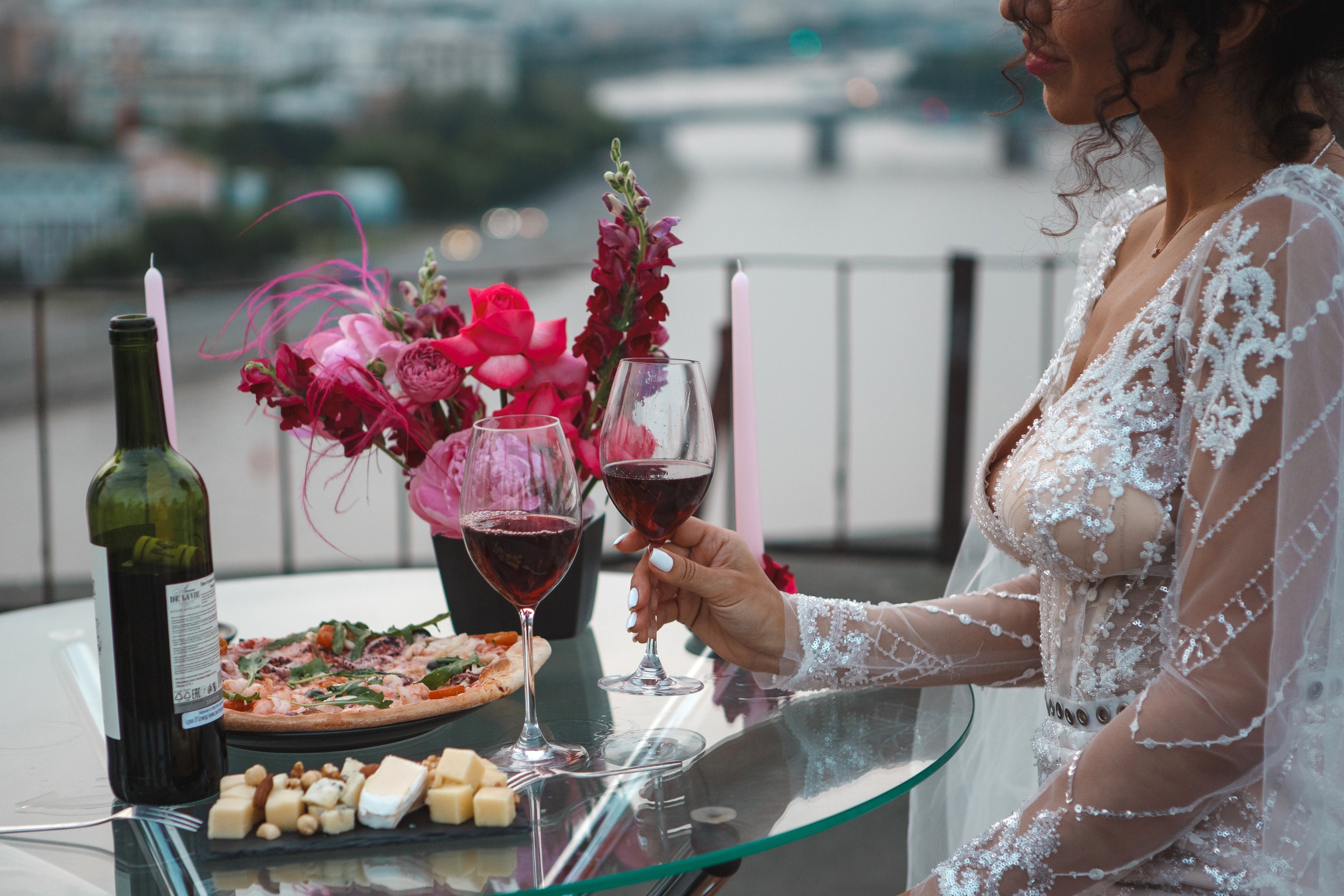 Свадебная фотосессия на крыше высотки