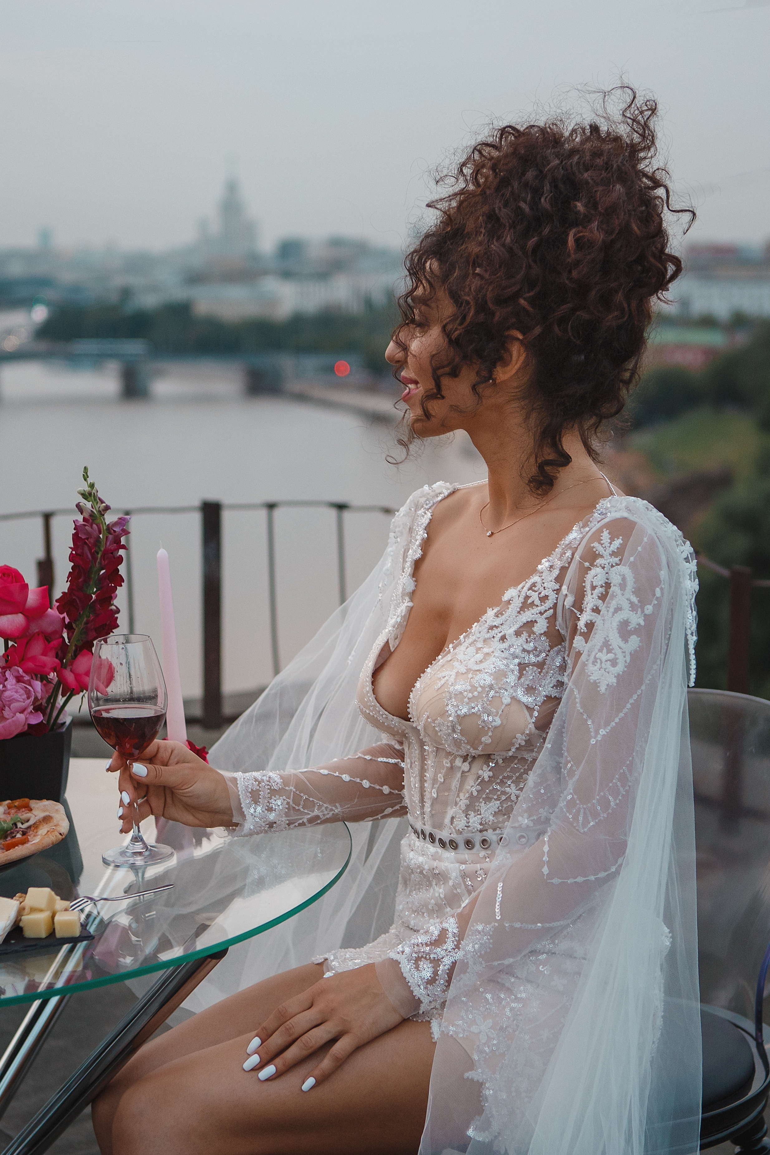 Свадебная фотосессия на крыше высотки