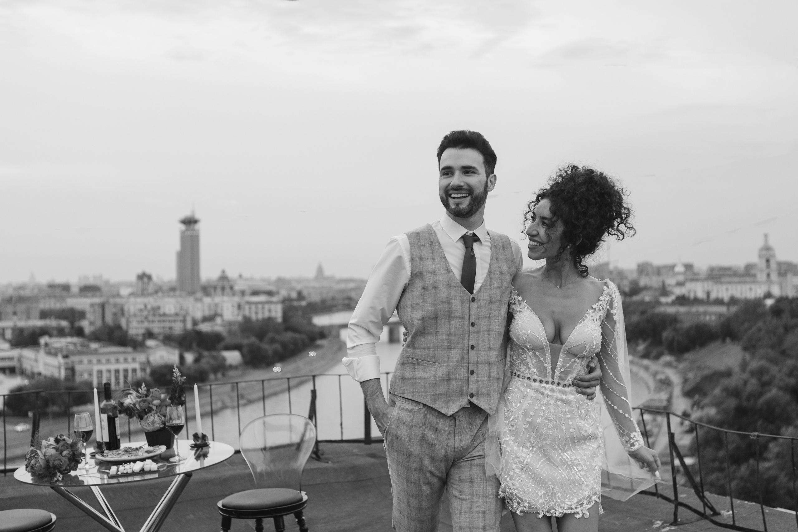 Свадебная фотосессия на крыше высотки