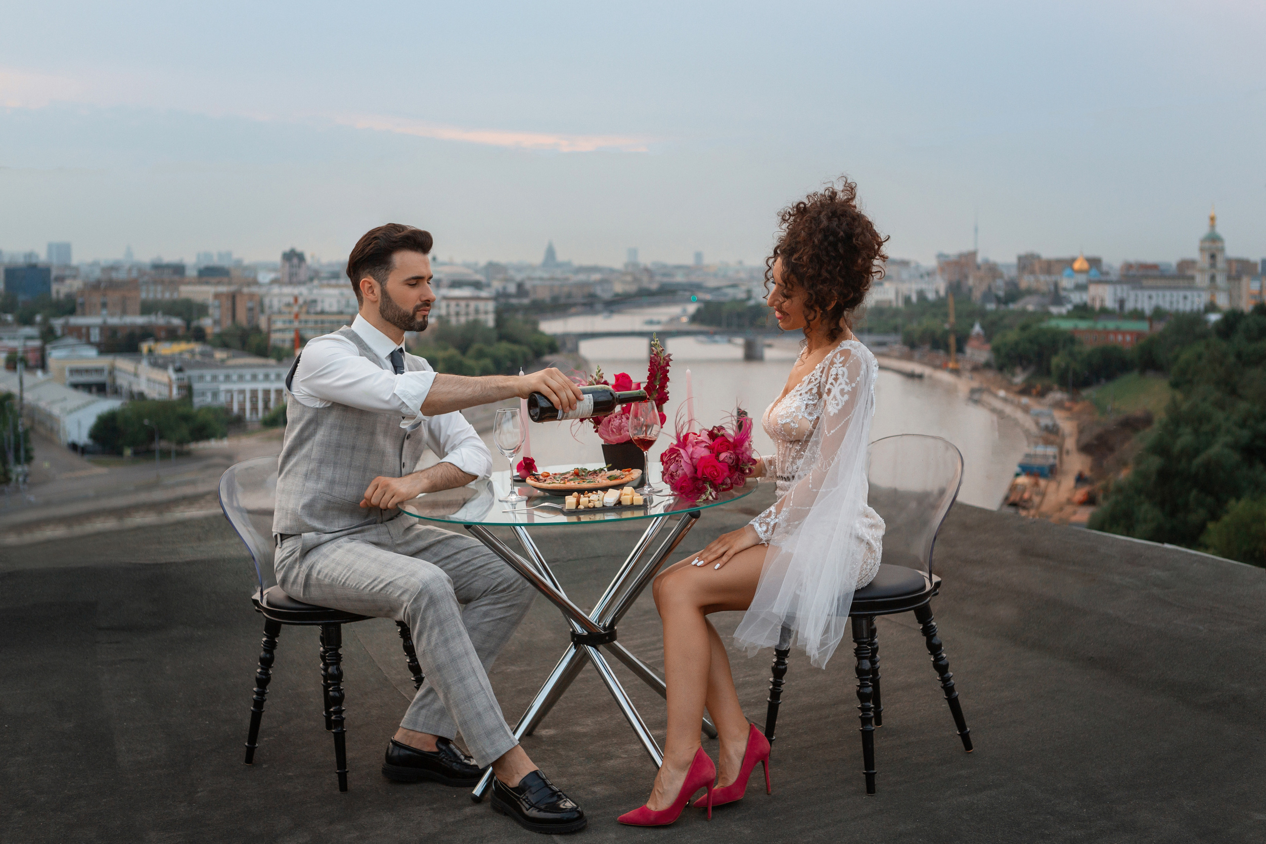 Свадебная фотосессия на крыше высотки
