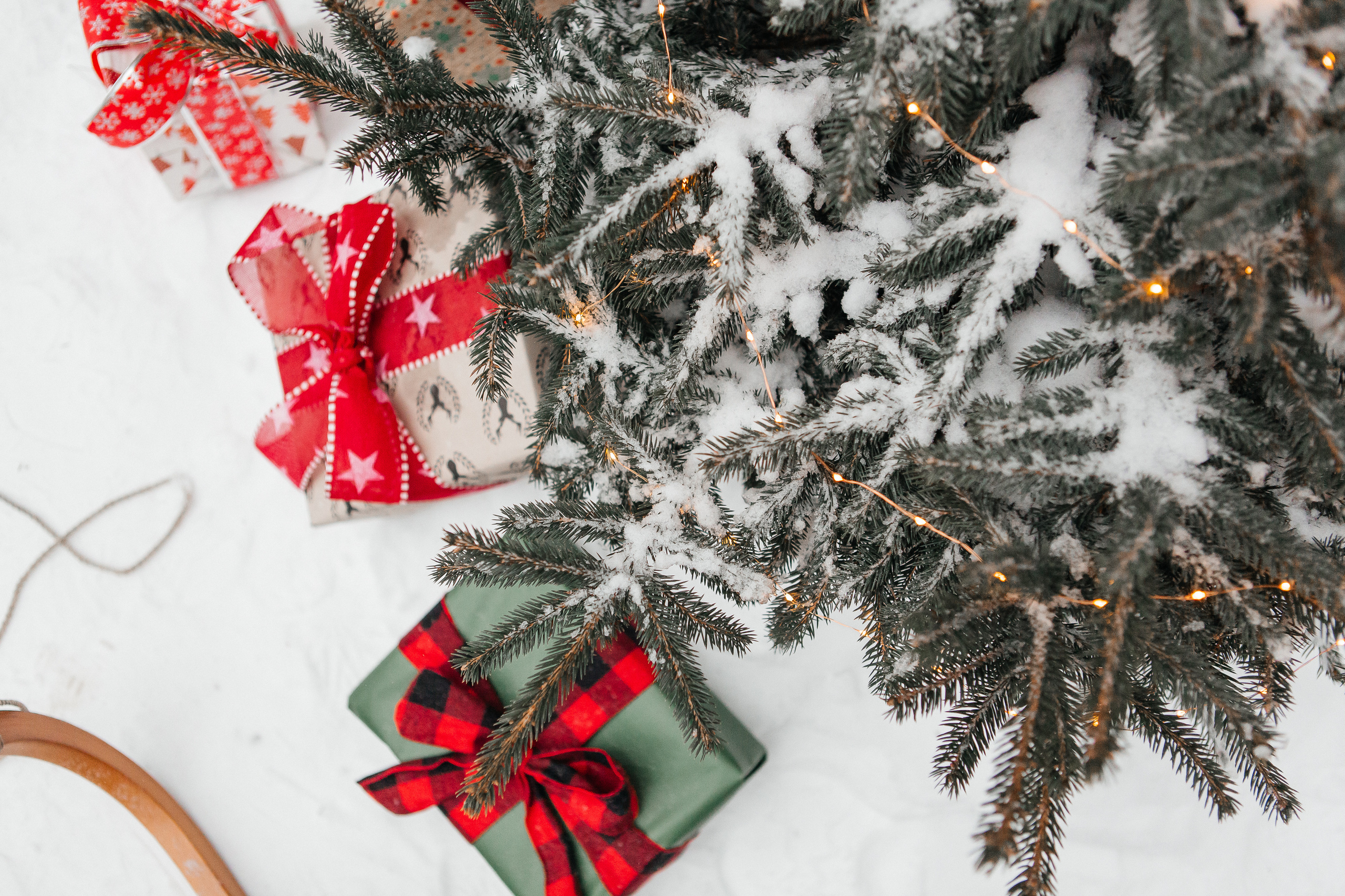 Новогодняя фотосессия с красным авто. Свадебный фотограф в Москве Дарья Олендарёва