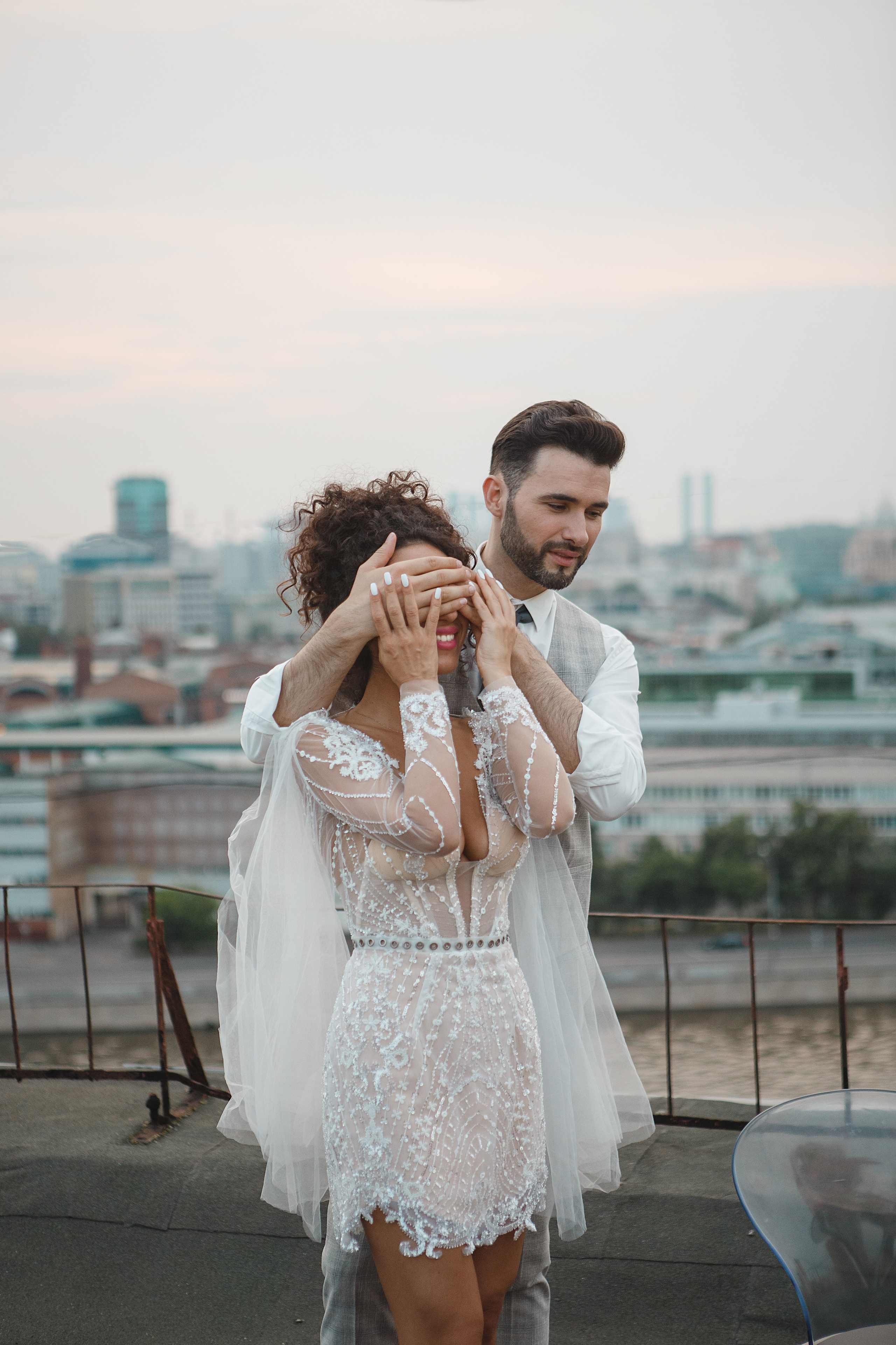 Свадебная фотосессия в центре Москвы. Свадебный фотограф в Москве Дарья Олендарёва