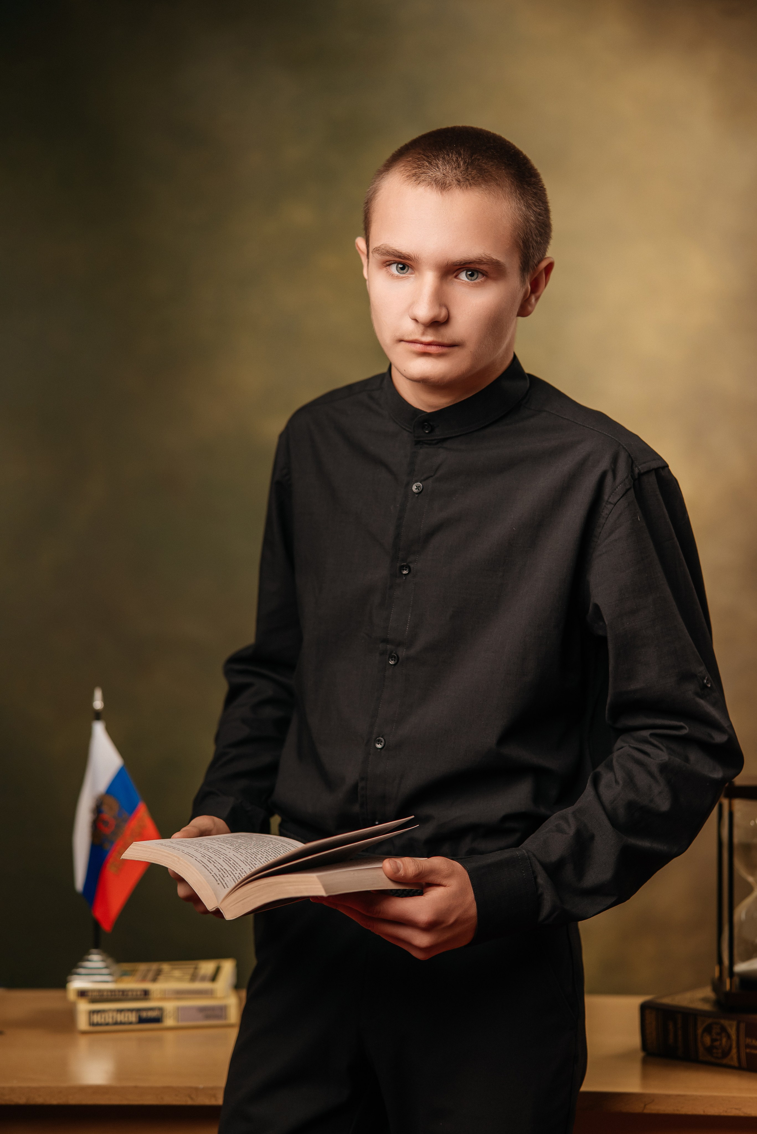 Красный и зеленый. Школьный фотограф в Валуйках. Фотосессии для выпускников и изготовление выпускных альбомов в городе Валуйки и в Белгородской области
