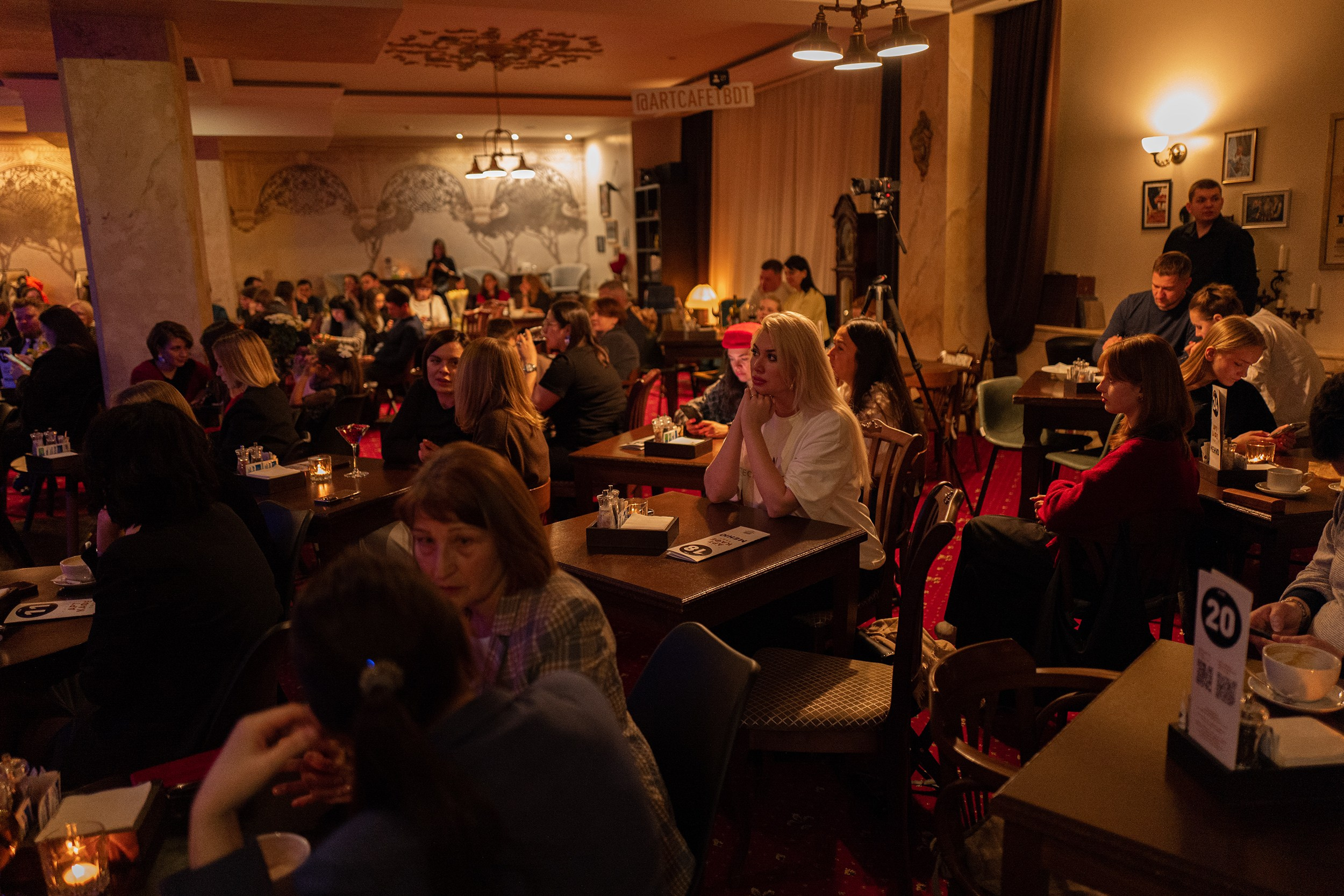 Выступление YOLO band в арт кафе. Фотограф Тюмень