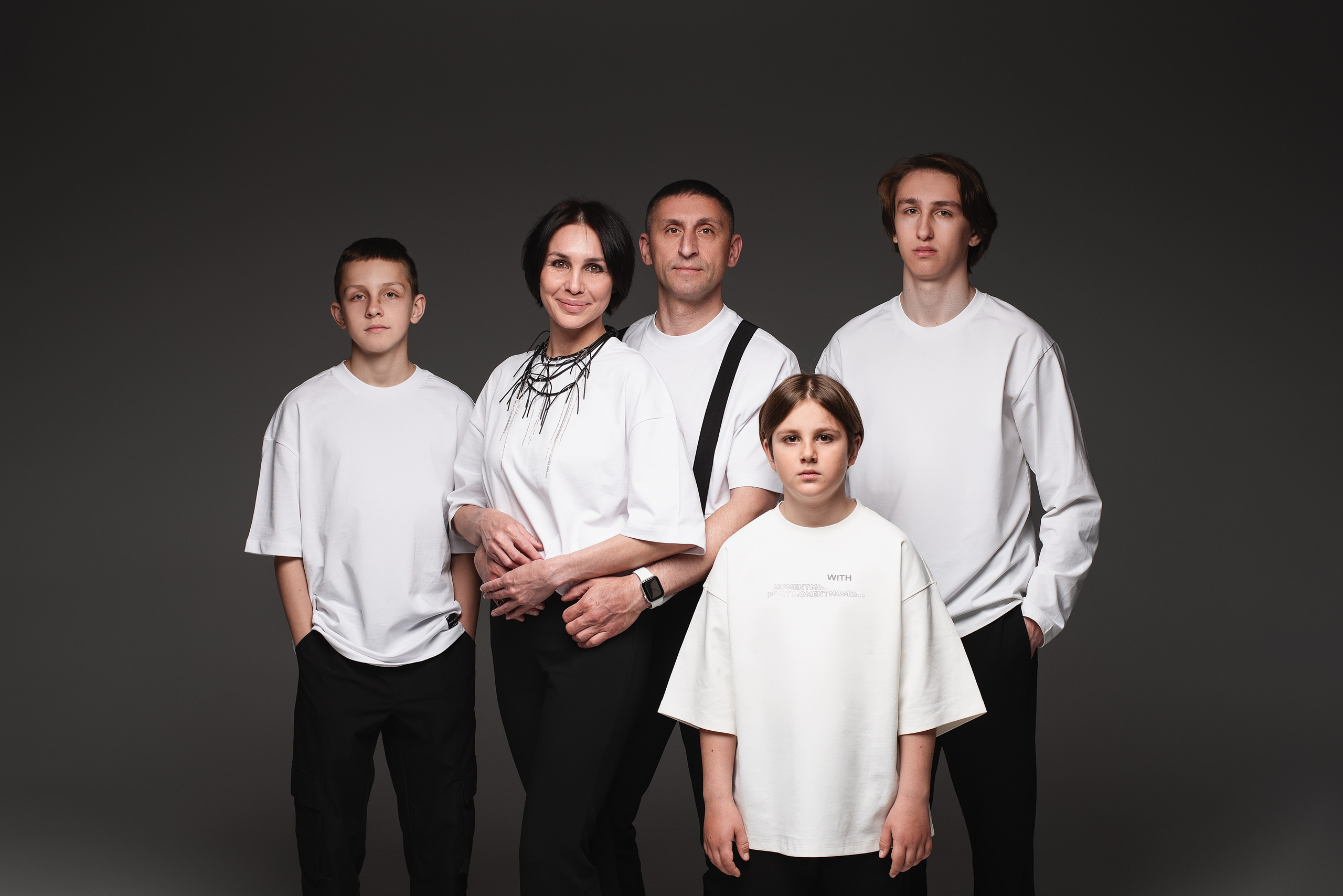 Семейная фотосессия на циклораме. Семейный фотограф в Южно-Сахалинске Анастасия Лимарева