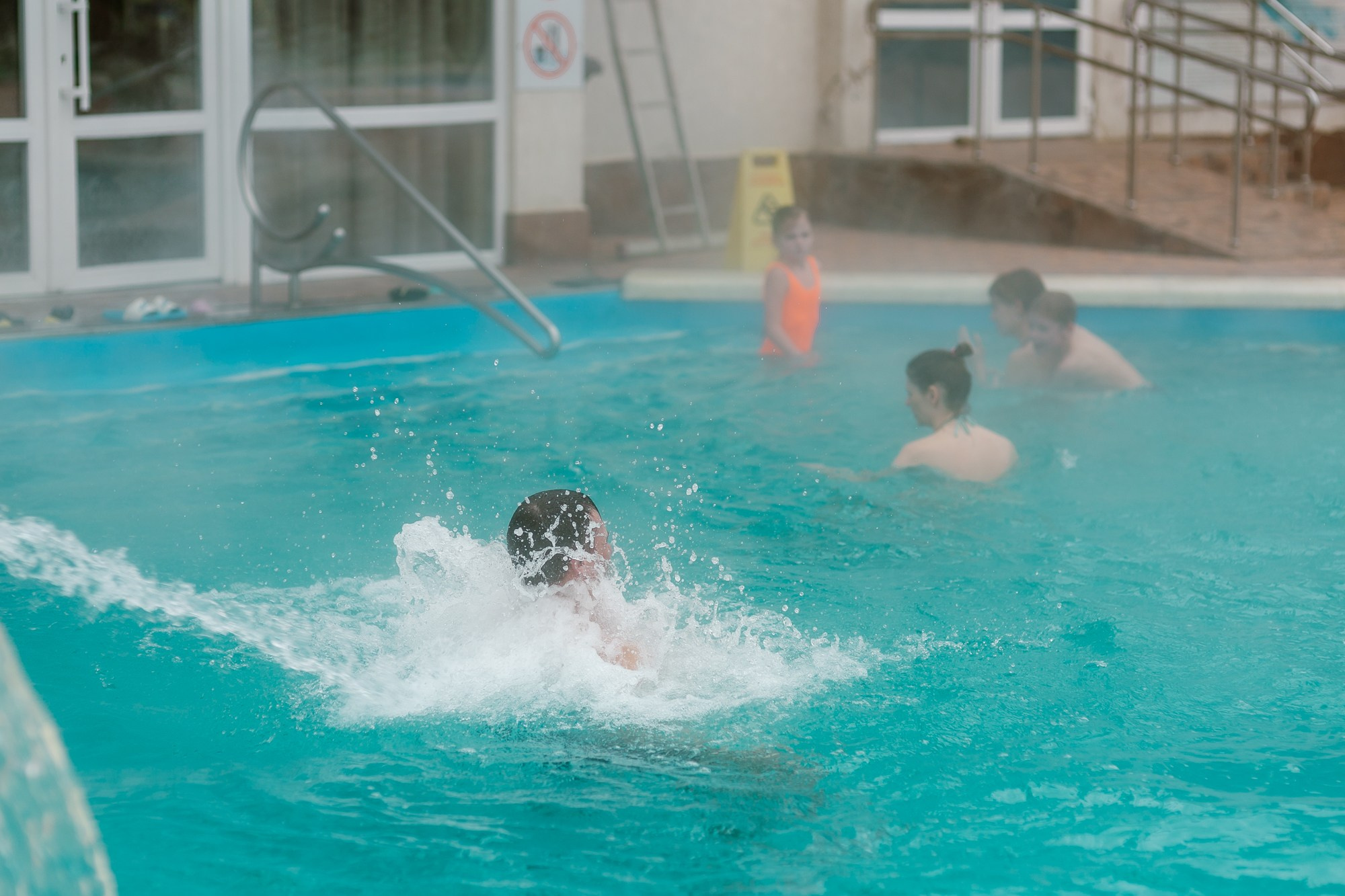 Фотографии территории термального источника март 2024 год