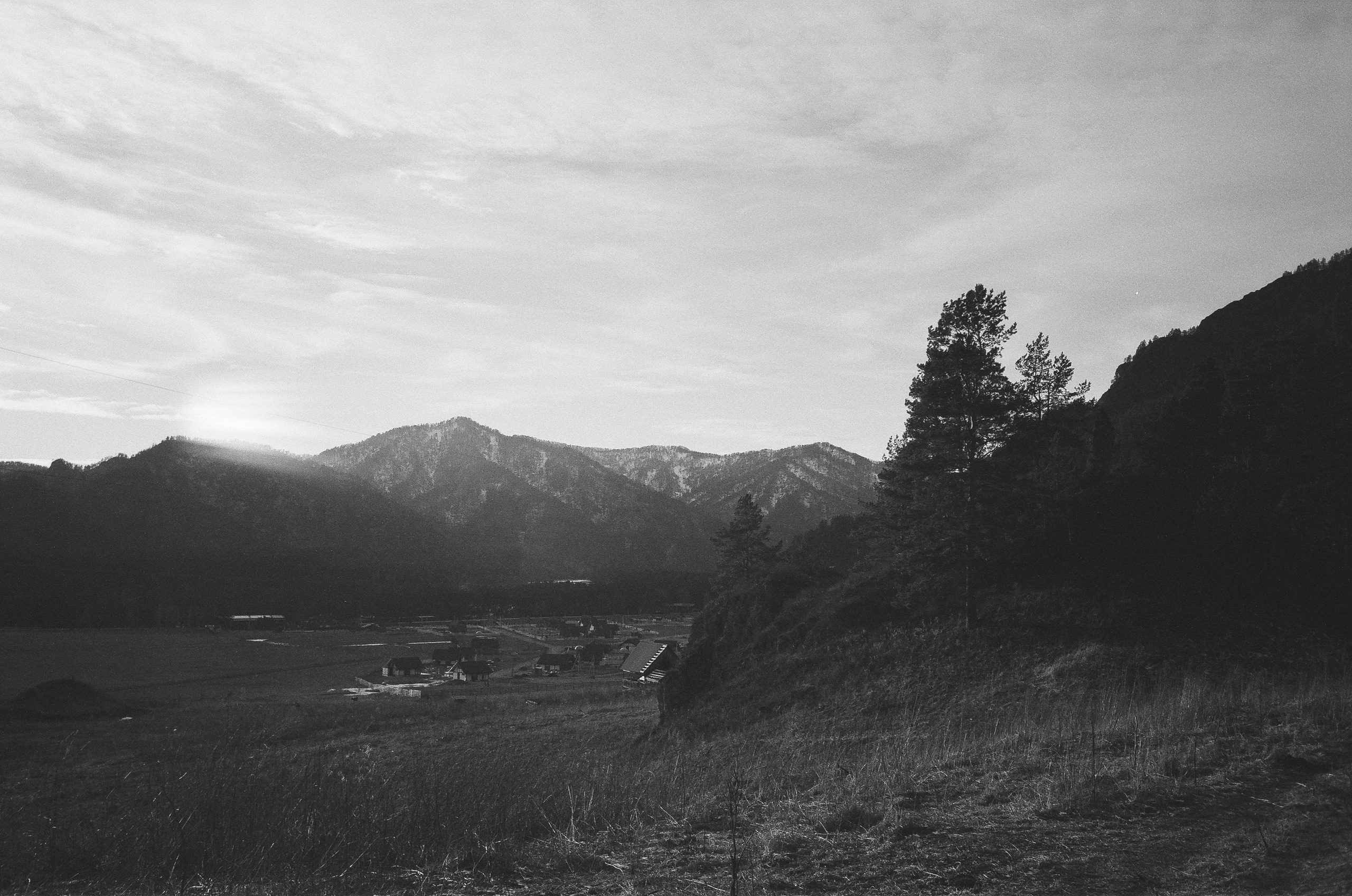 Деревня Берендеевка и кафе Лампа в верхах Алтая. Горы и поля Чемала. Фотограф-документалист Мария Осокина