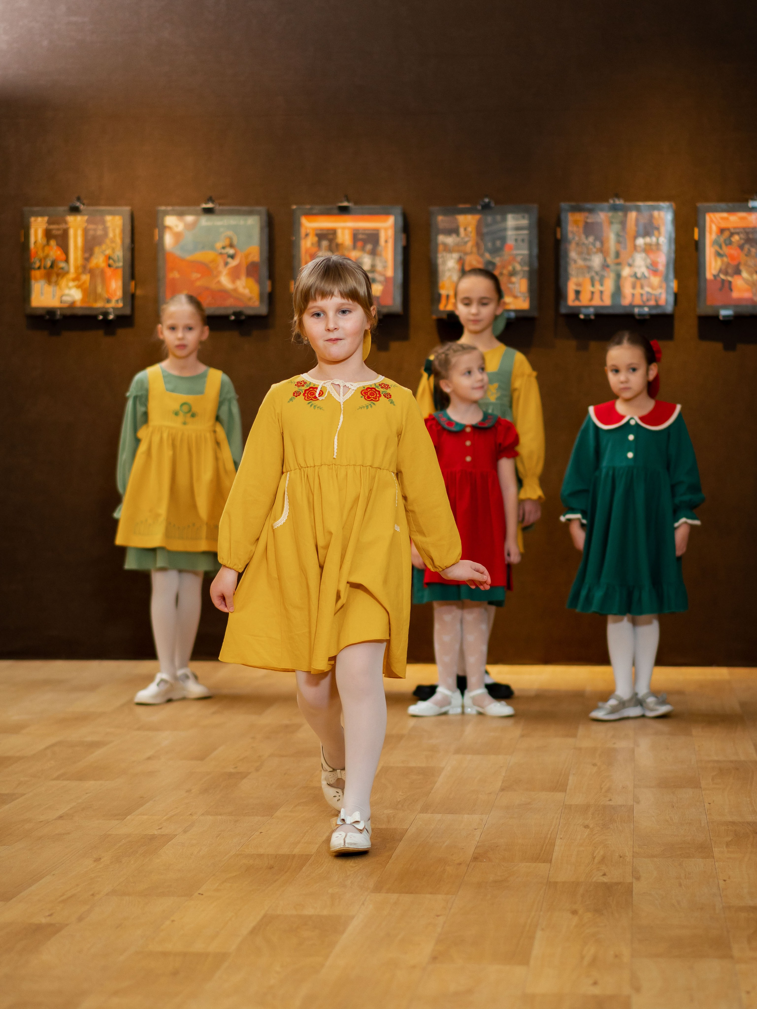 Показ одежды в рамках выставки «105. Лучшее». Фотограф Москва