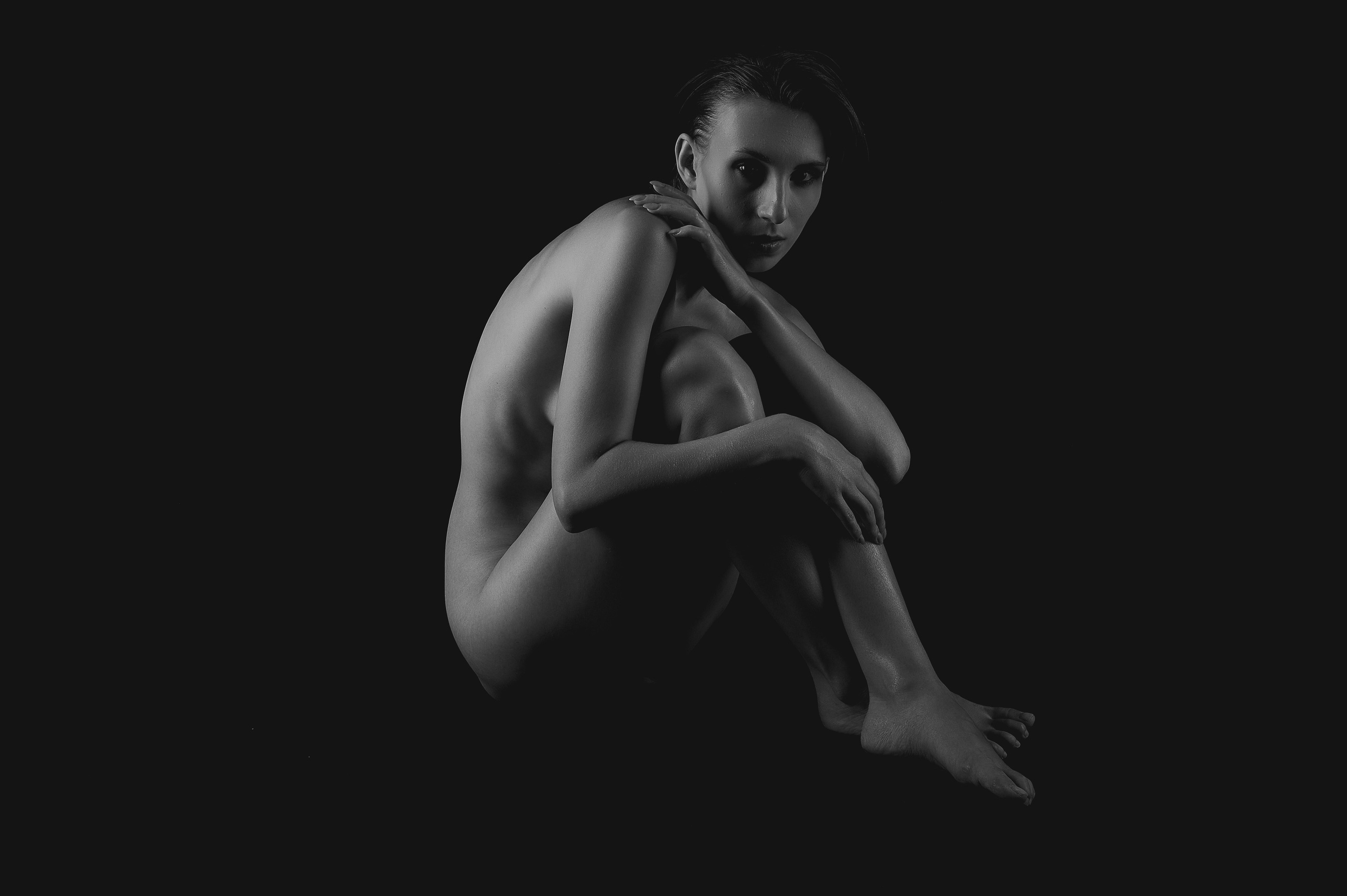 Линии тела в контровых лучах света. Портретный фотограф в Краснодаре Евгений Карпов